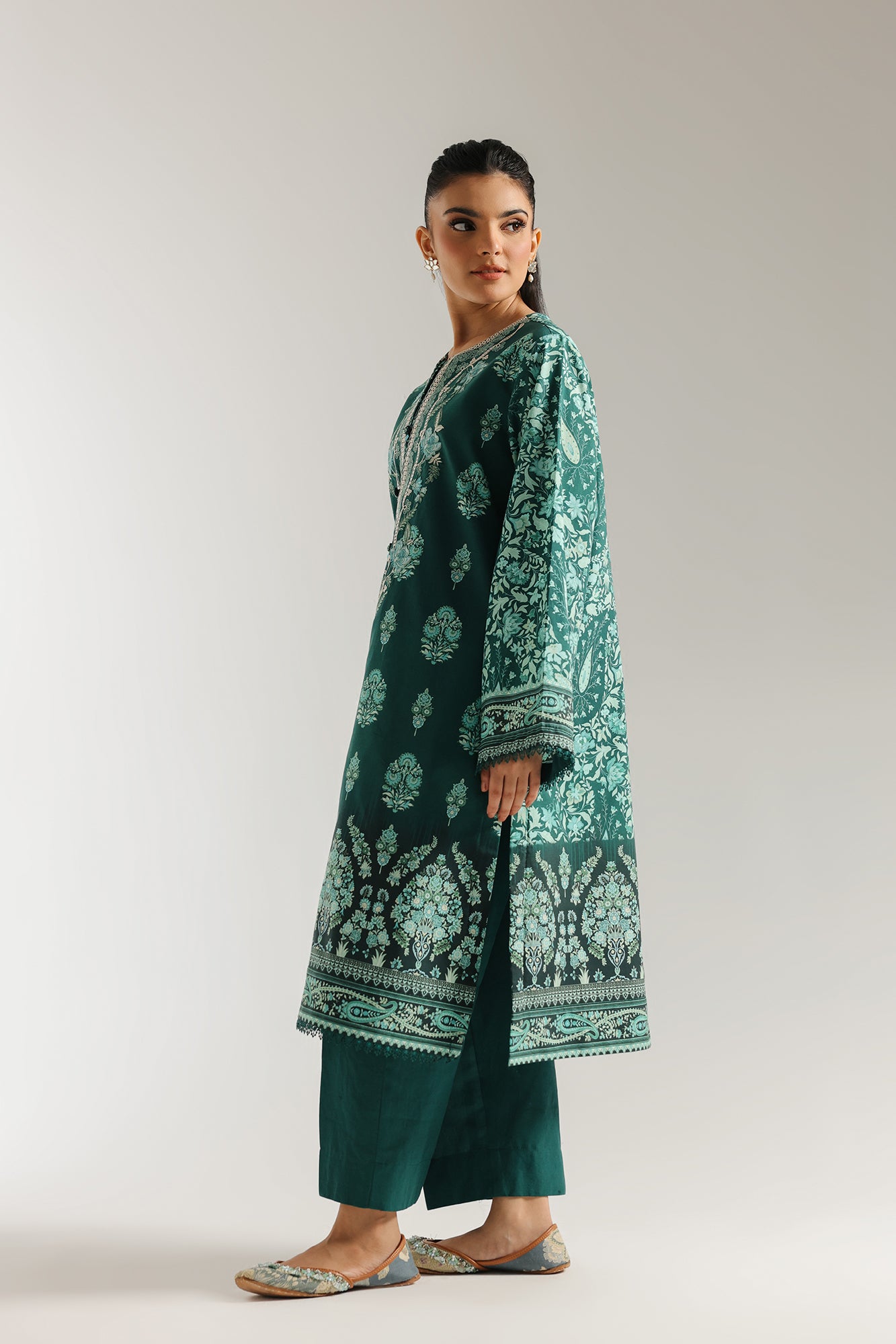 EMBROIDERED SUIT (E0719/203/707)