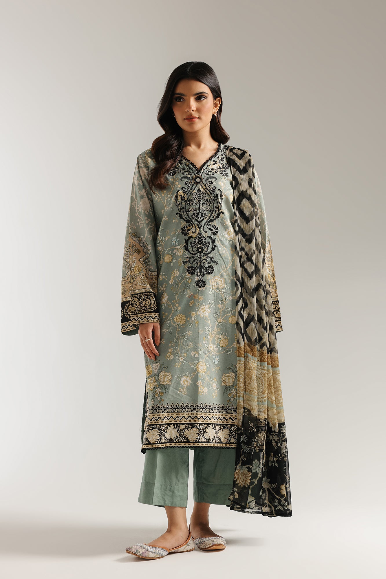 EMBROIDERED SUIT (E0723/203/130)