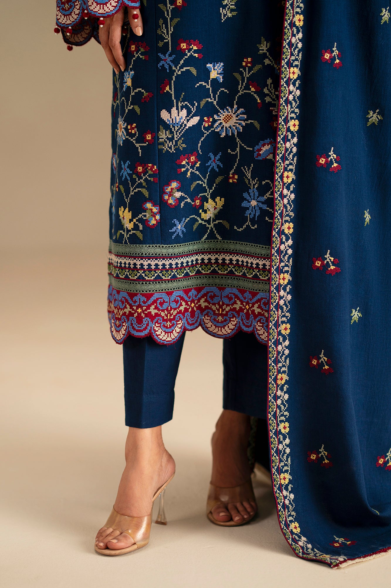 EMBROIDERED SUIT (E0781/203/622)