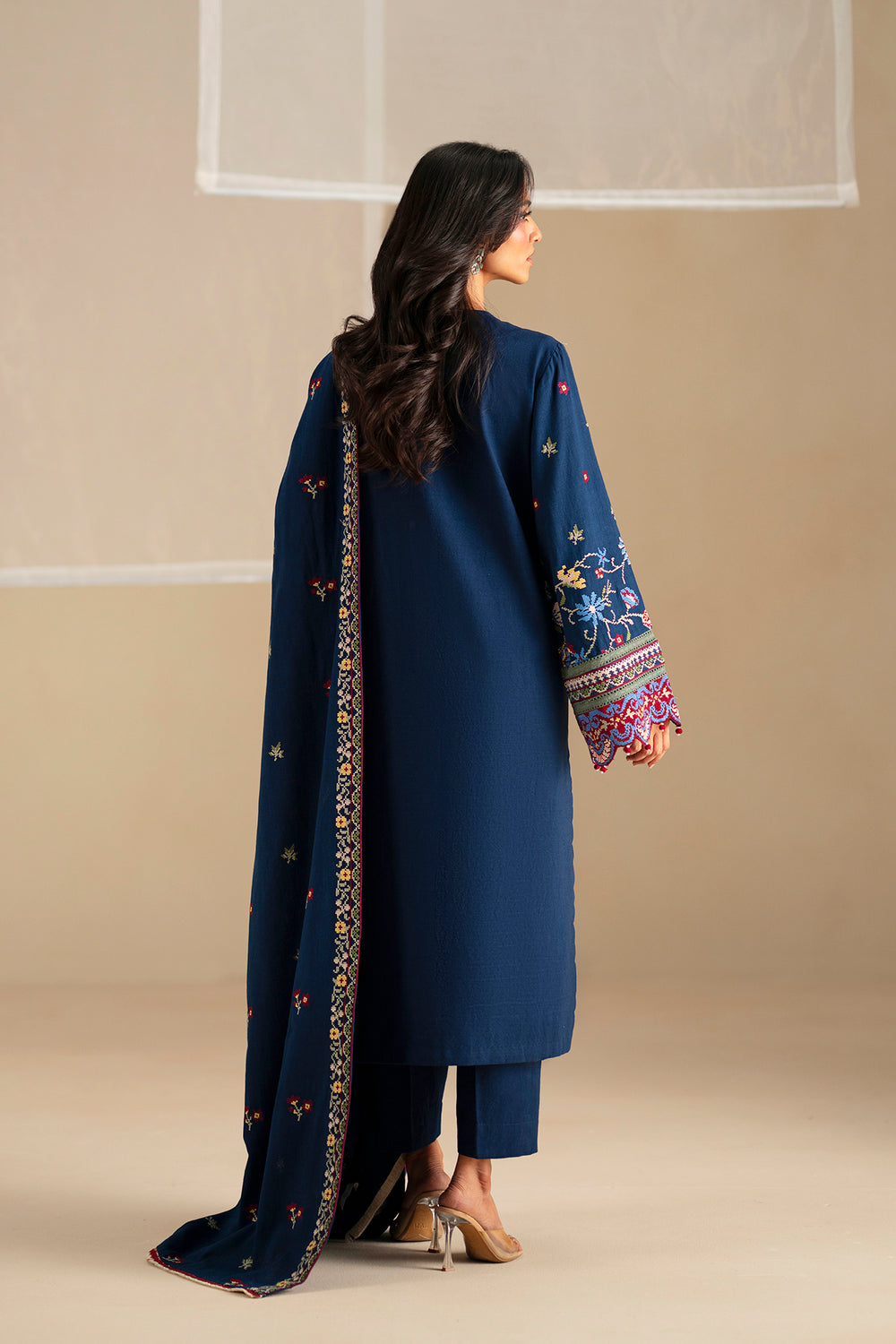 EMBROIDERED SUIT (E0781/203/622)