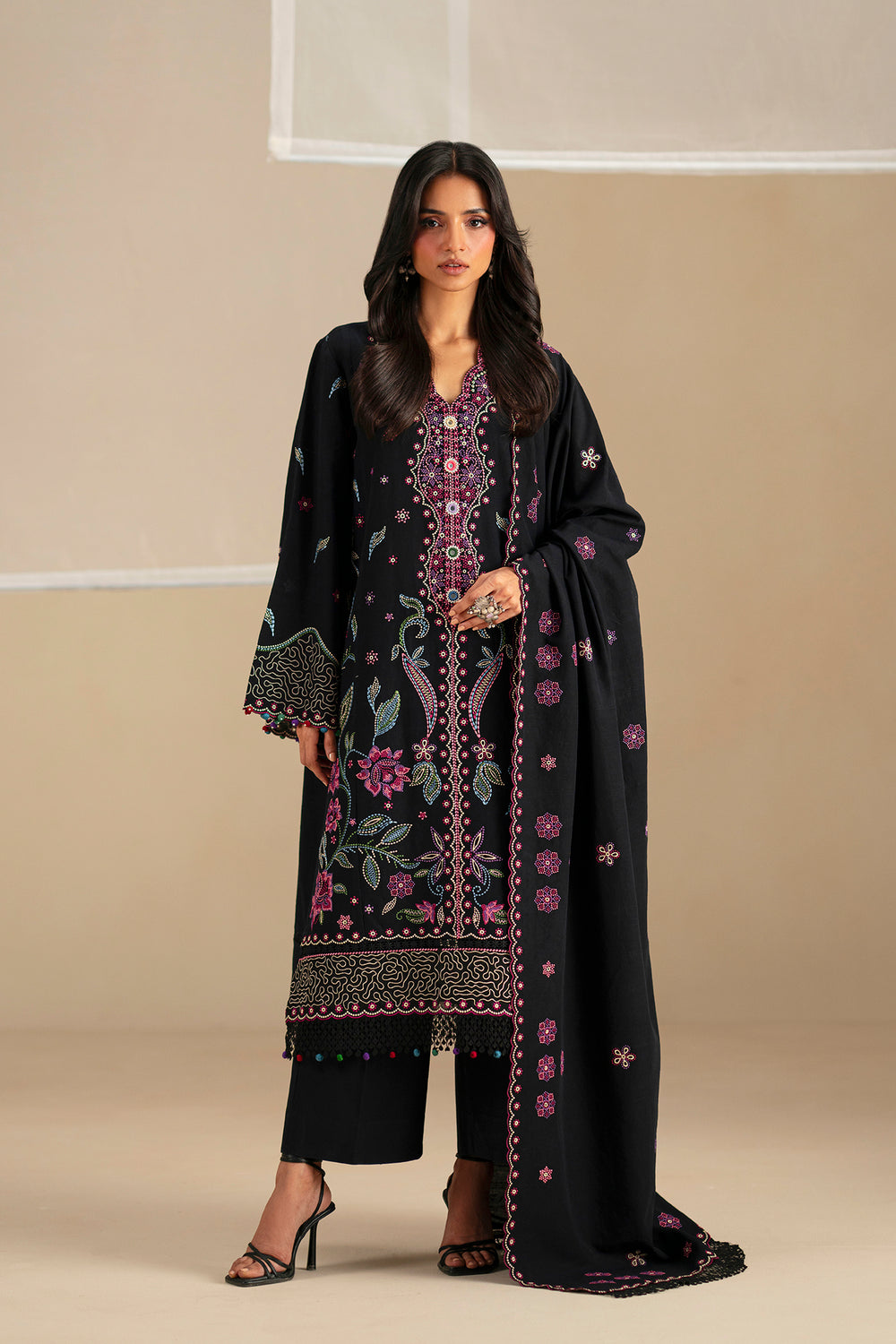 EMBROIDERED SUIT (E0782/203/902)
