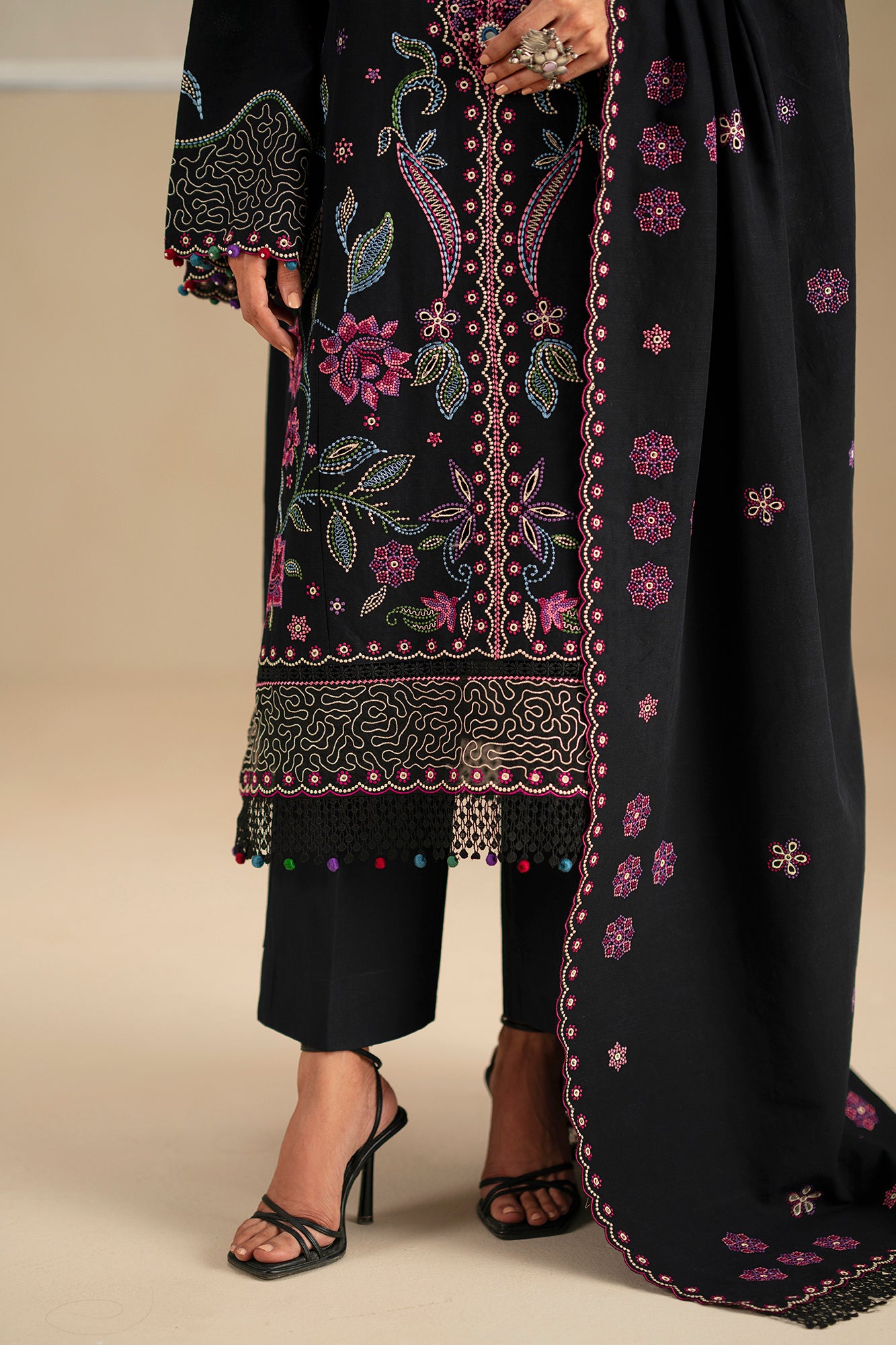 EMBROIDERED SUIT (E0782/203/902)