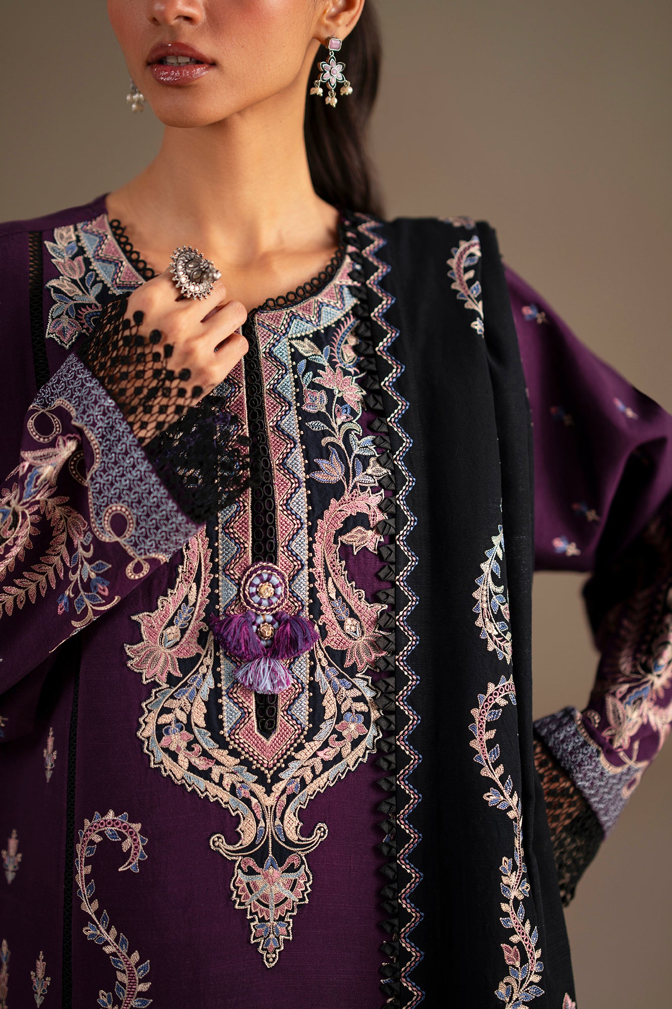 EMBROIDERED SUIT (E0783/203/517)