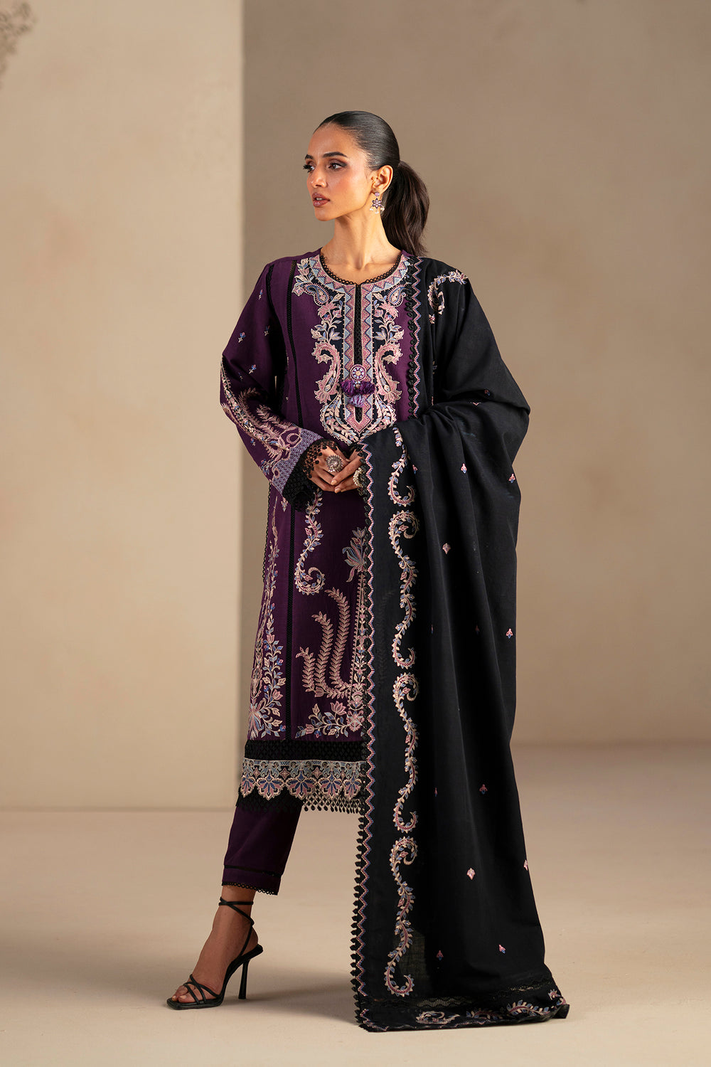 EMBROIDERED SUIT (E0783/203/517)
