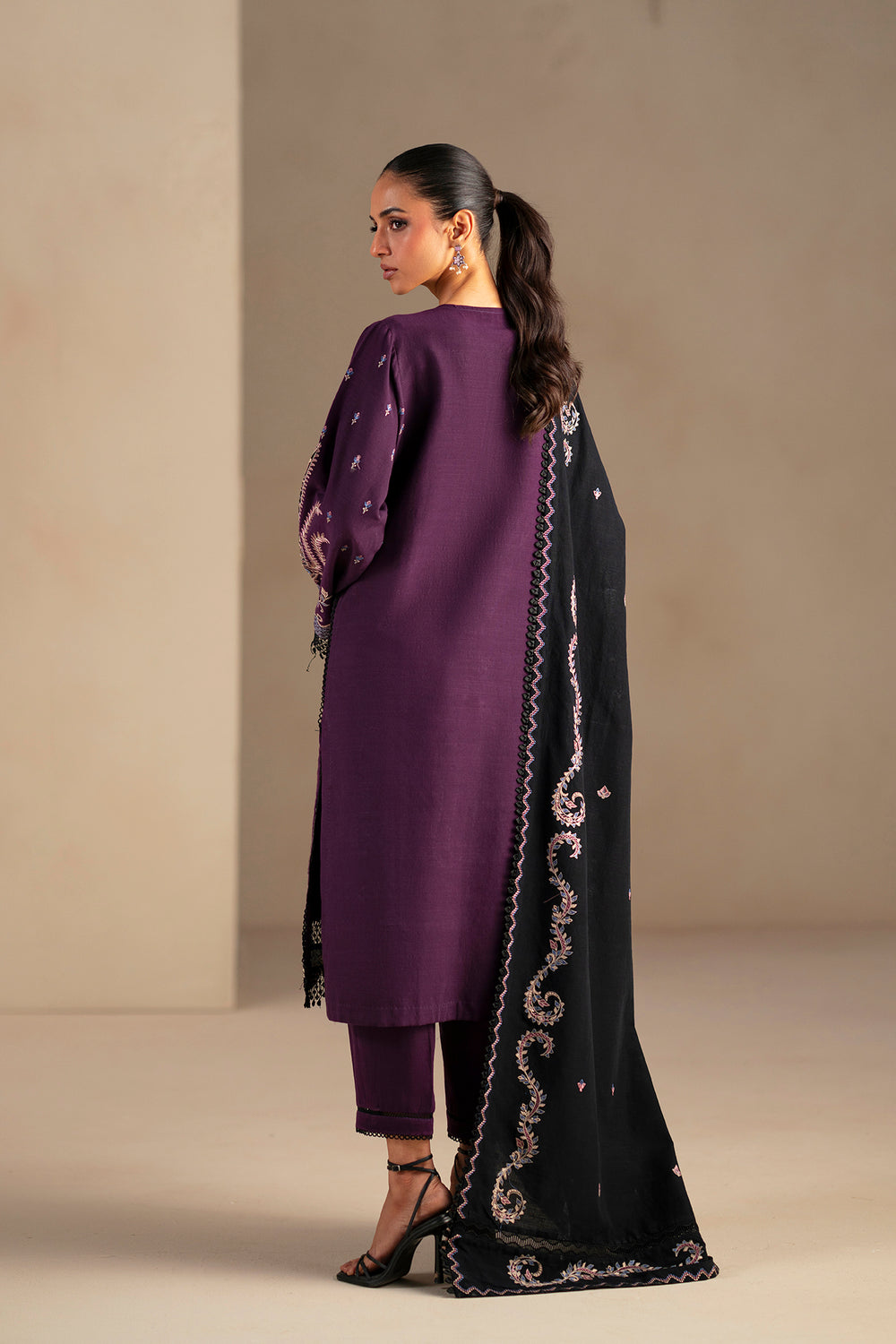 EMBROIDERED SUIT (E0783/203/517)