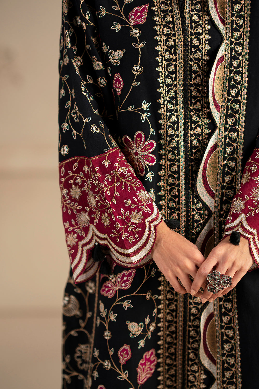 EMBROIDERED SUIT (E0784/203/902)