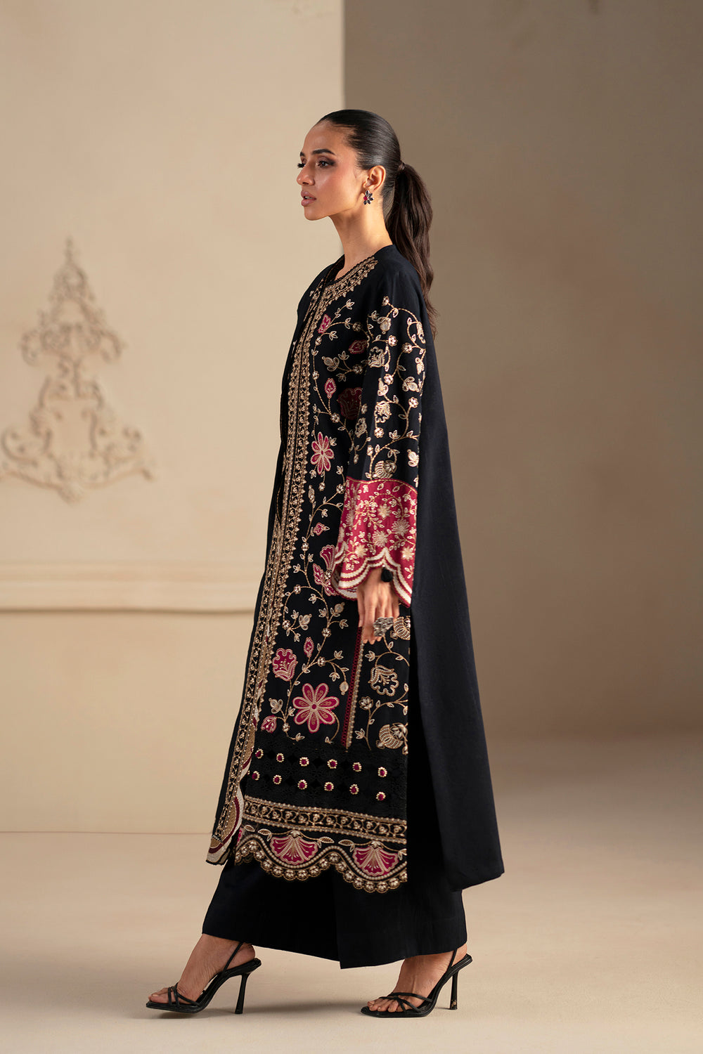 EMBROIDERED SUIT (E0784/203/902)