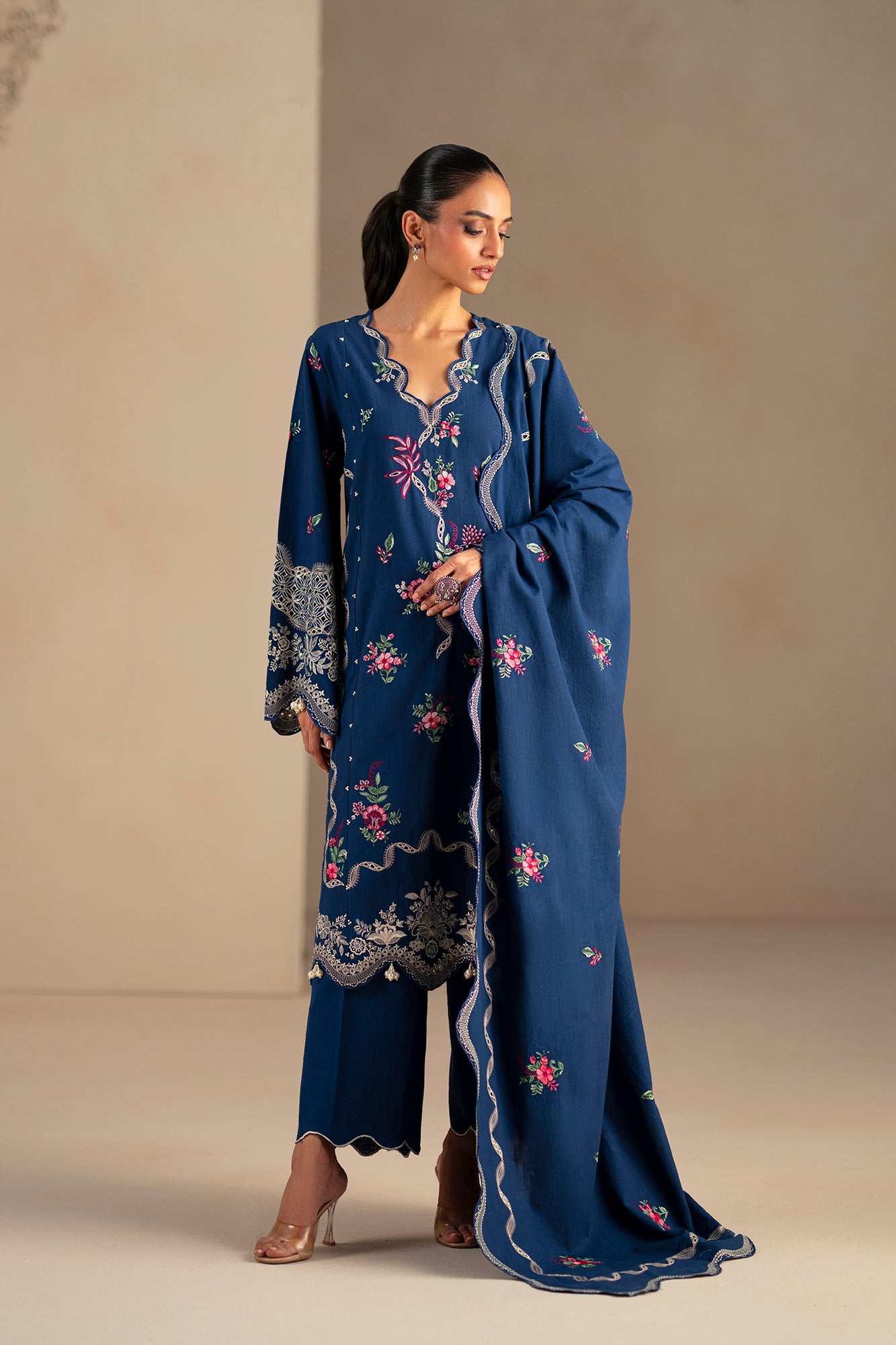 EMBROIDERED SUIT (E0785/203/622)