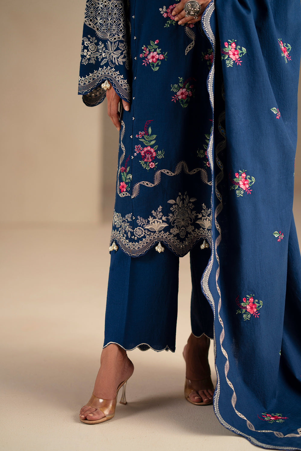 EMBROIDERED SUIT (E0785/203/622)
