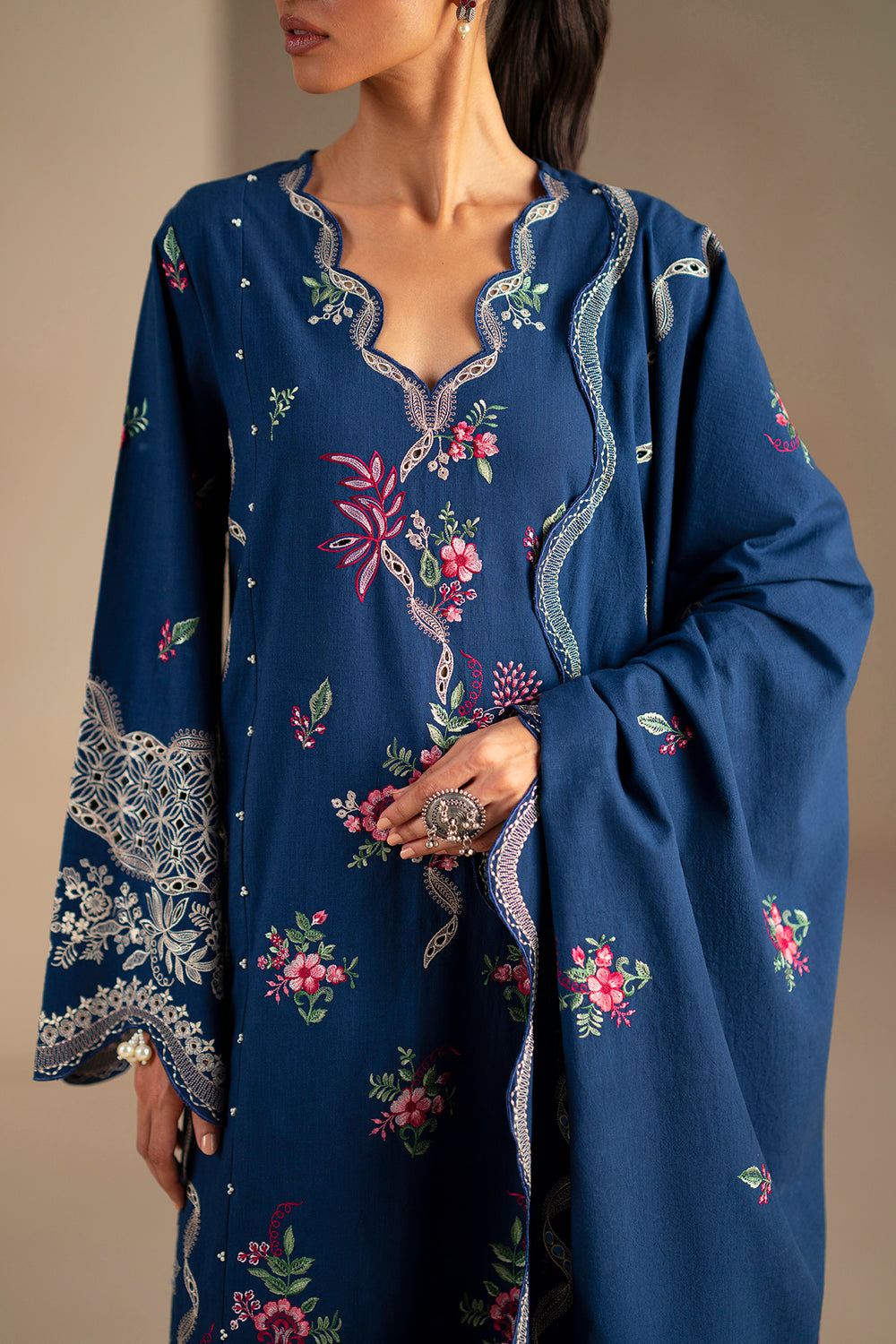 EMBROIDERED SUIT (E0785/203/622)