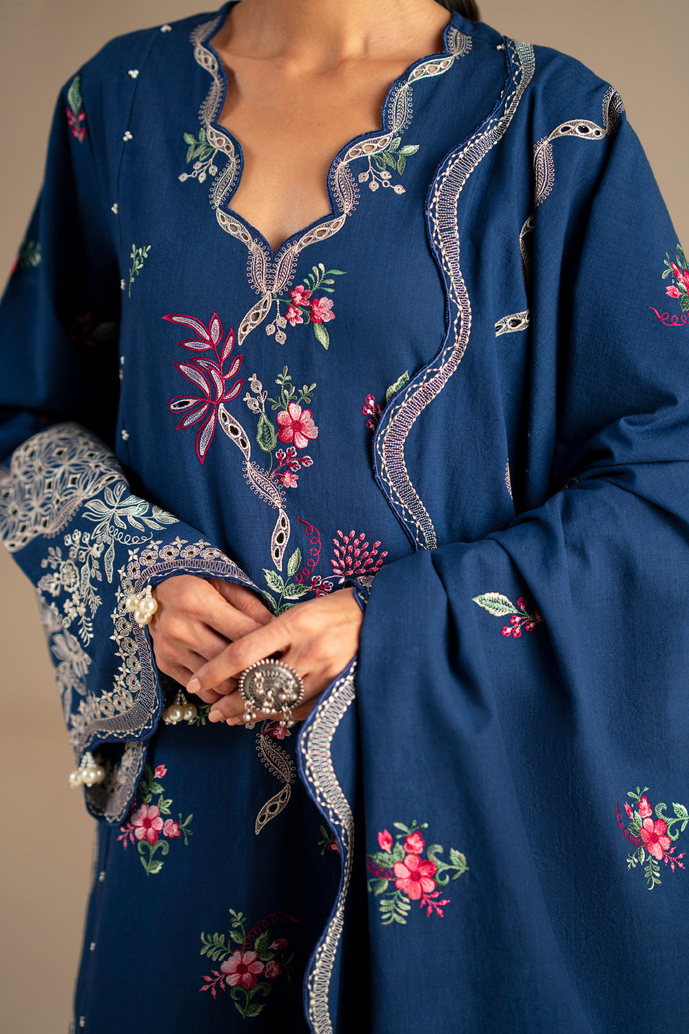 EMBROIDERED SUIT (E0785/203/622)