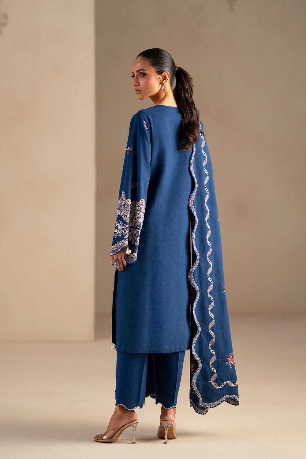 EMBROIDERED SUIT (E0785/203/622)