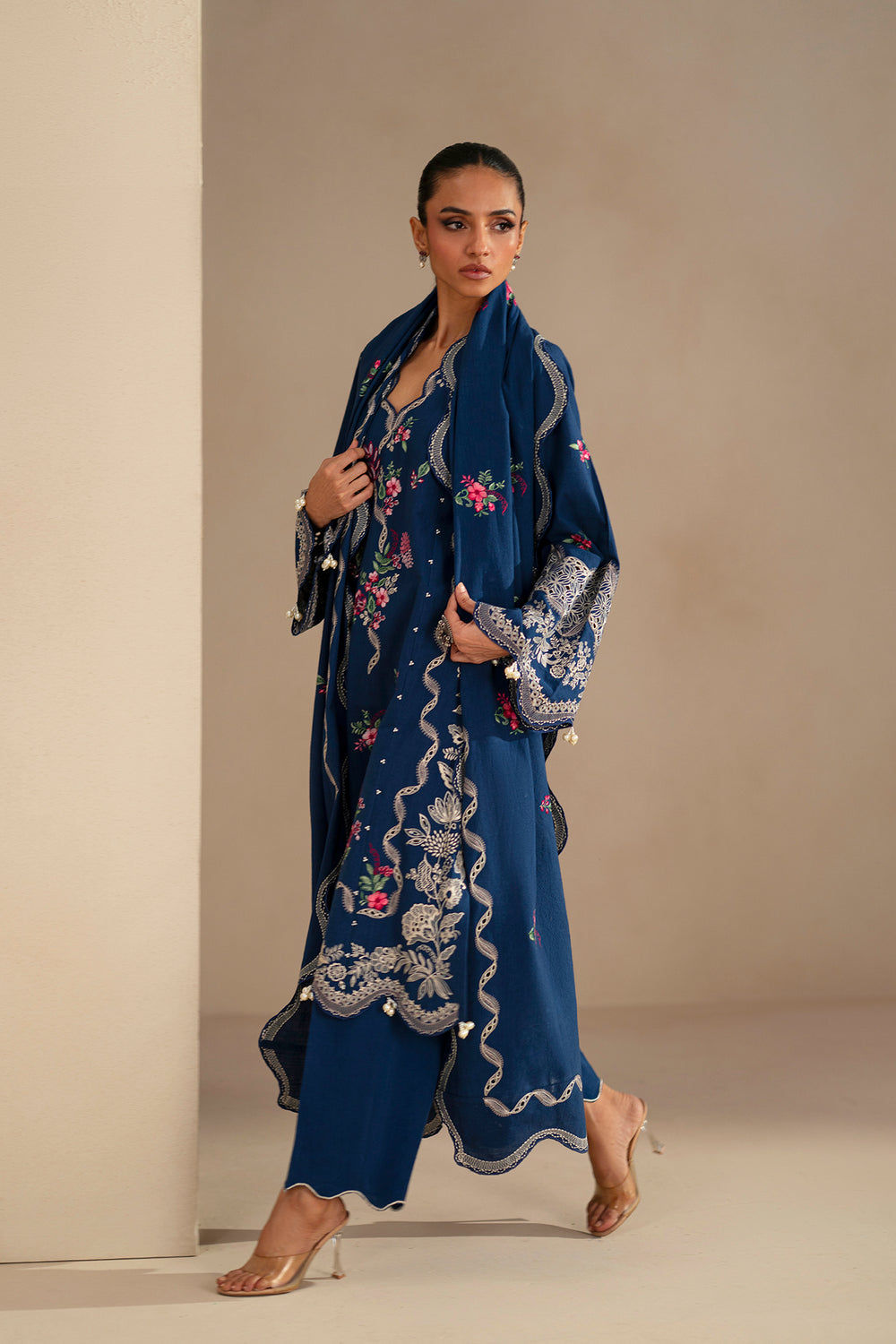EMBROIDERED SUIT (E0785/203/622)