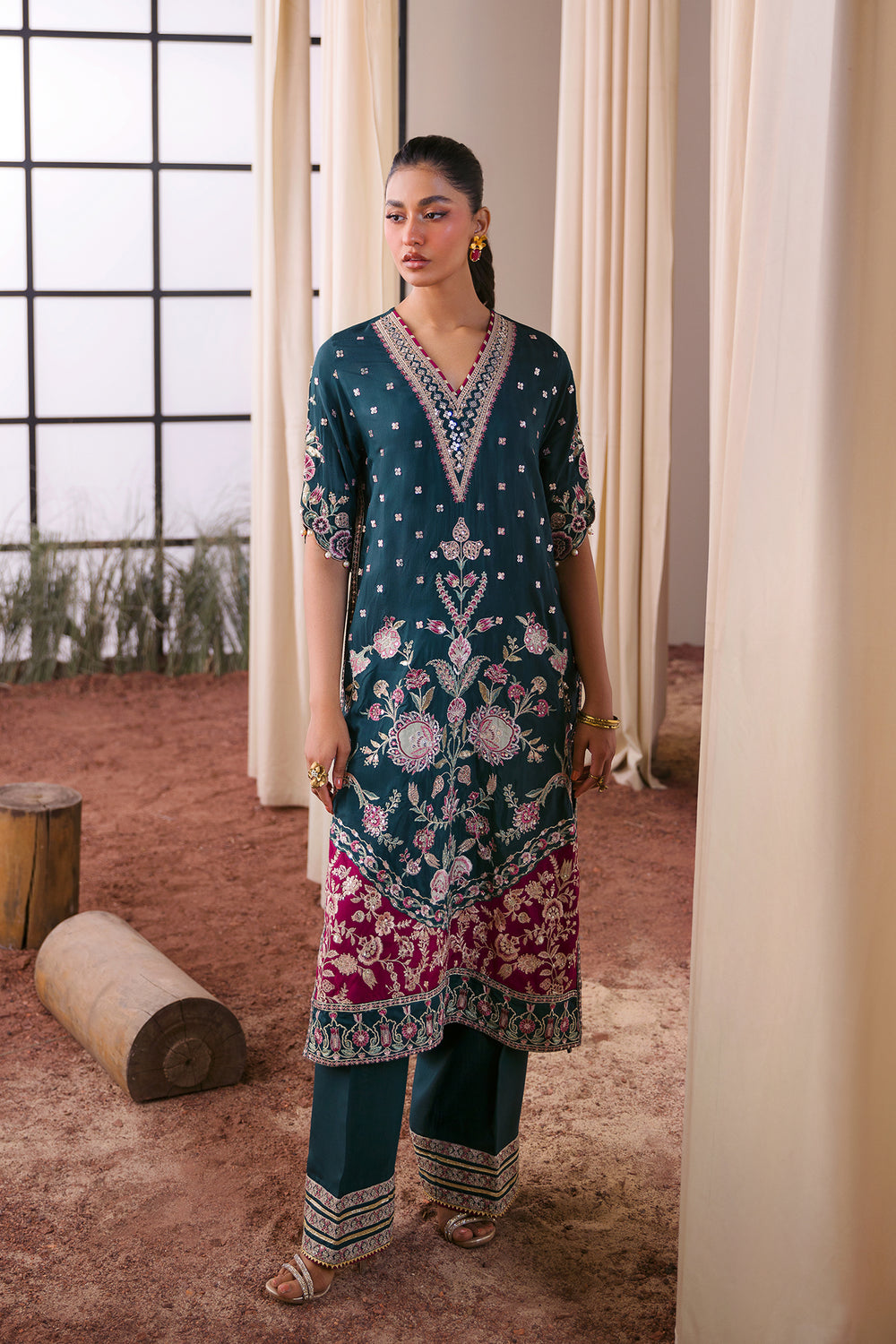 EMBROIDERED SUIT (E0786/104/705)