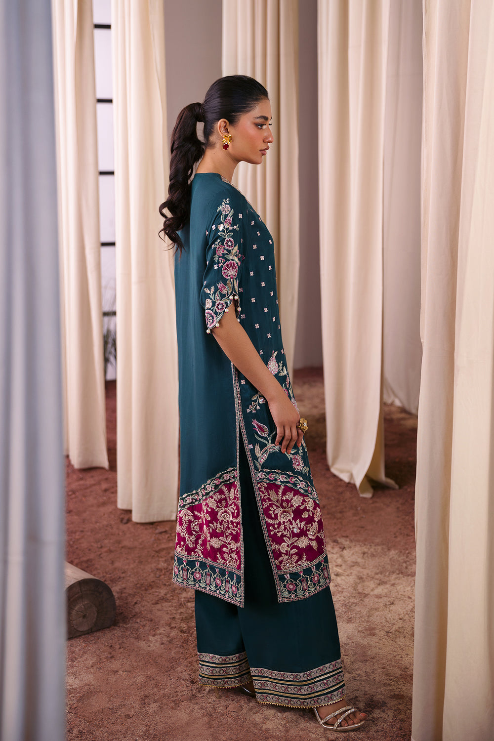 EMBROIDERED SUIT (E0786/104/705)