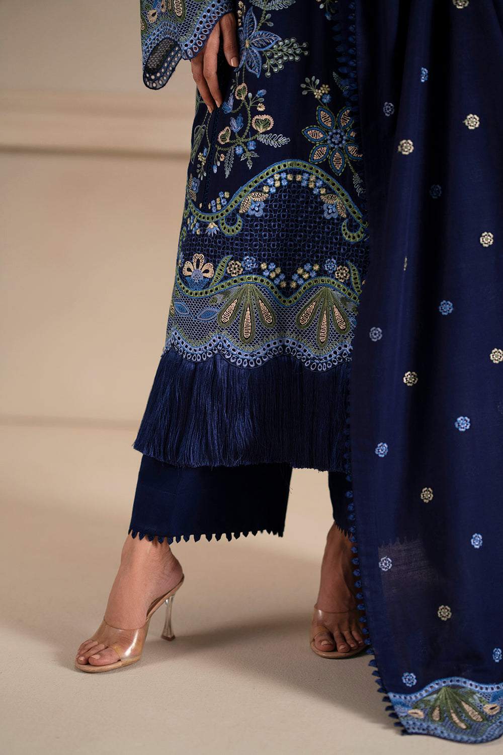 EMBROIDERED SUIT (E0789/203/620)
