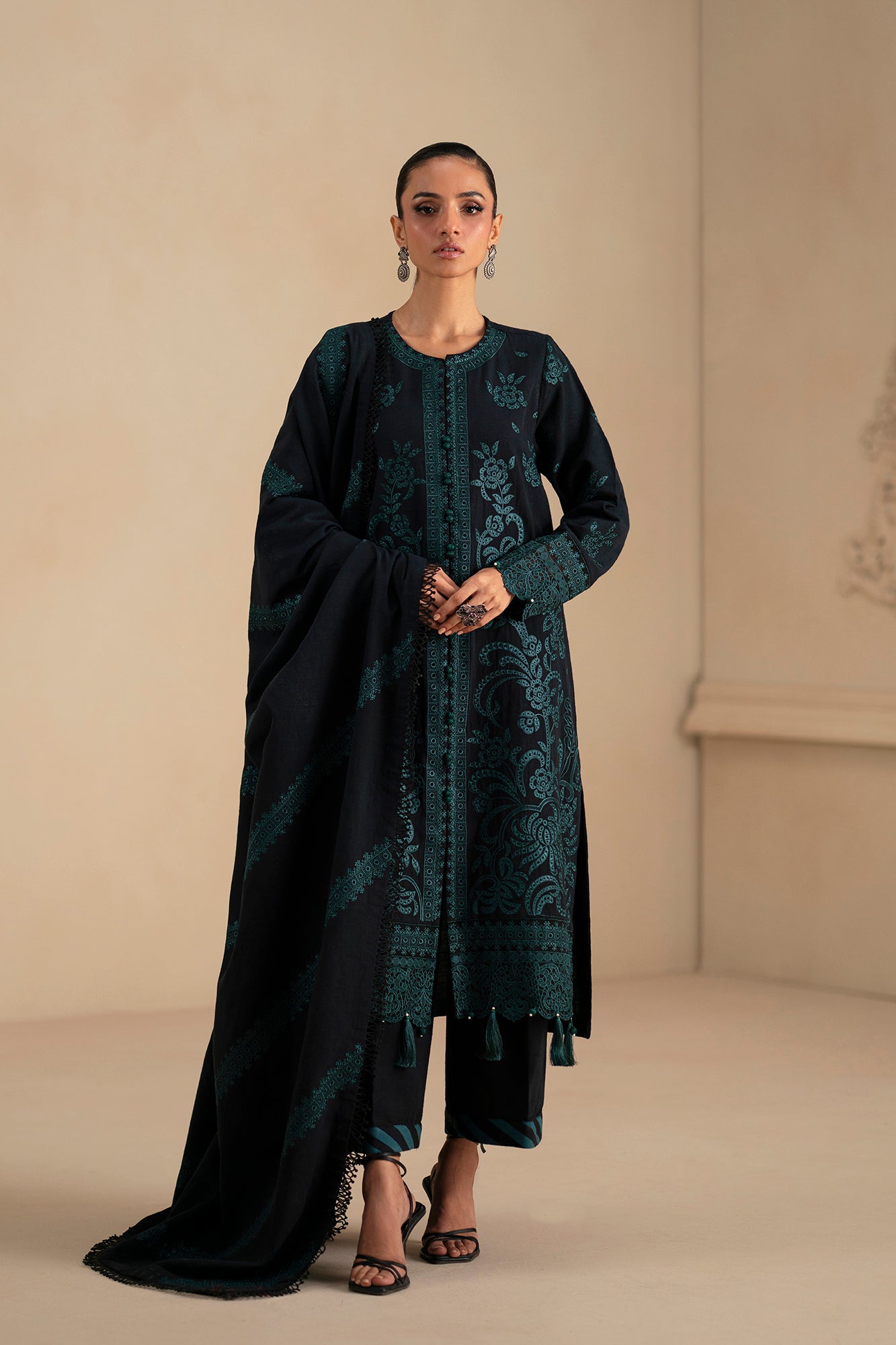 EMBROIDERED SUIT (E0790/203/902)