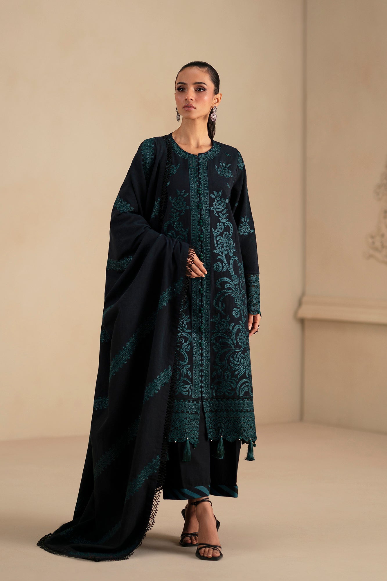 EMBROIDERED SUIT (E0790/203/902)