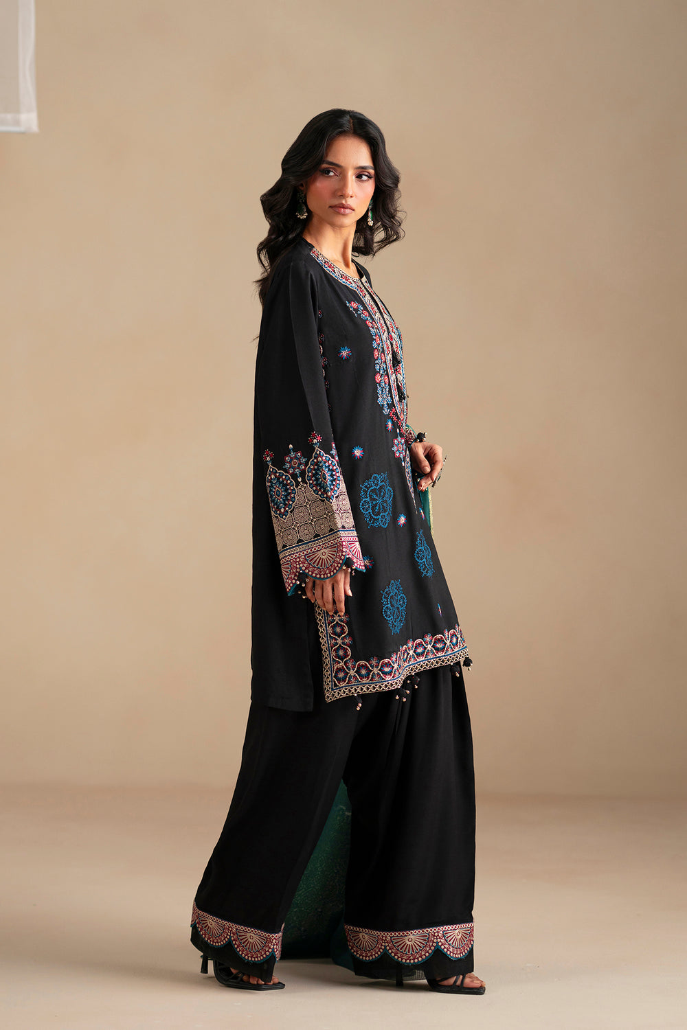 EMBROIDERED SUIT (E0792/203/902)