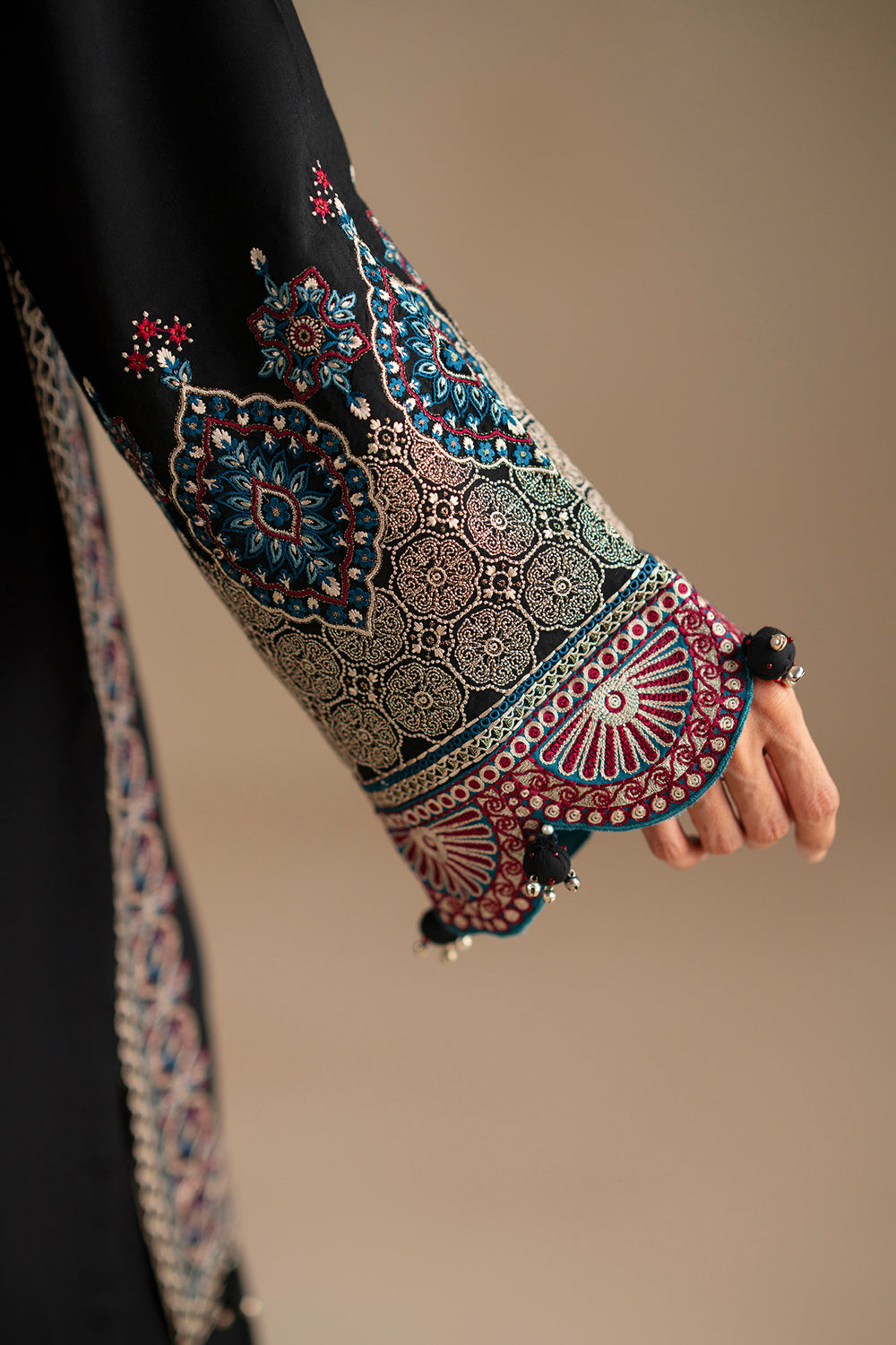 EMBROIDERED SUIT (E0792/203/902)