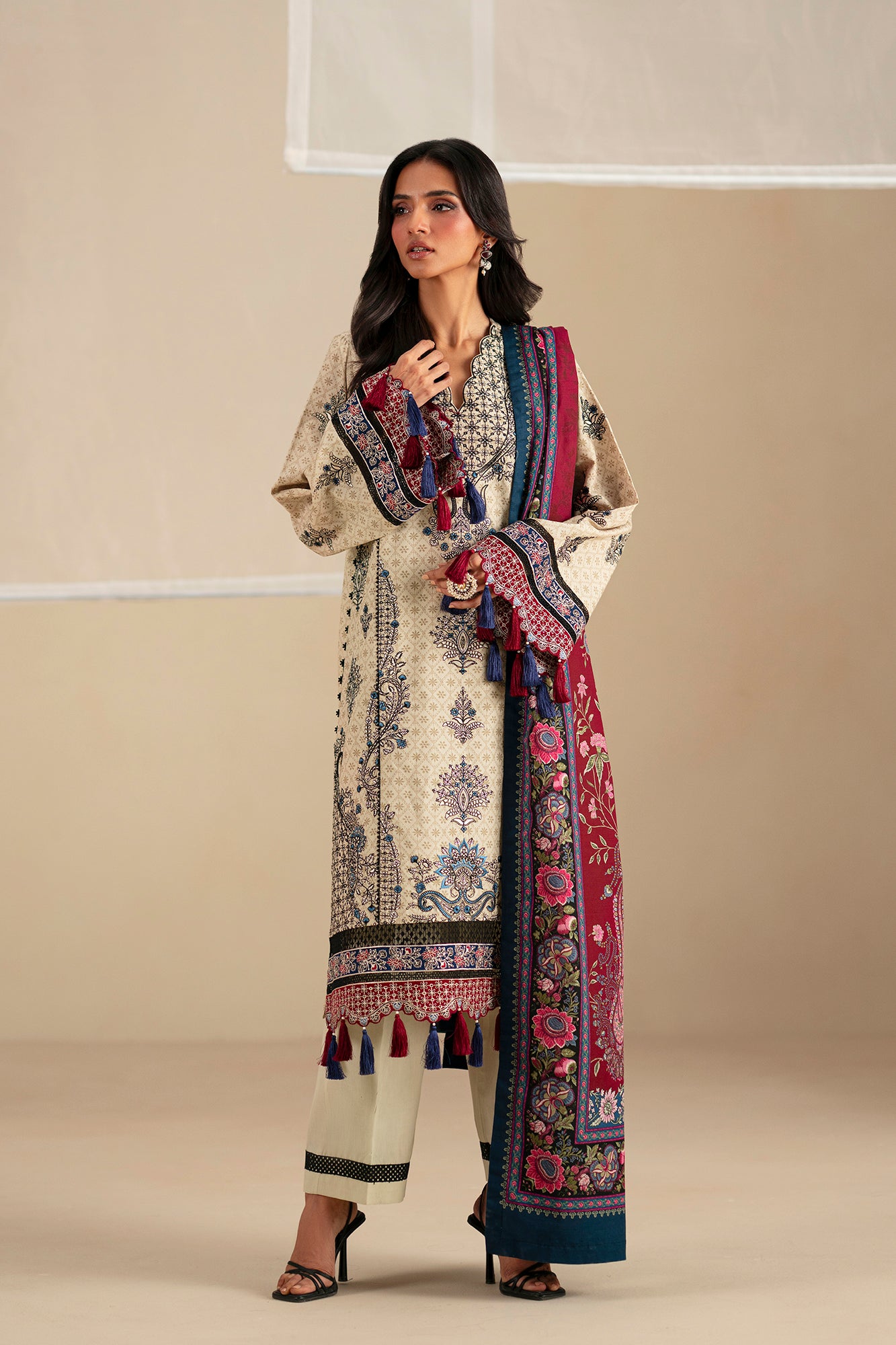 EMBROIDERED SUIT (E0797/203/112)