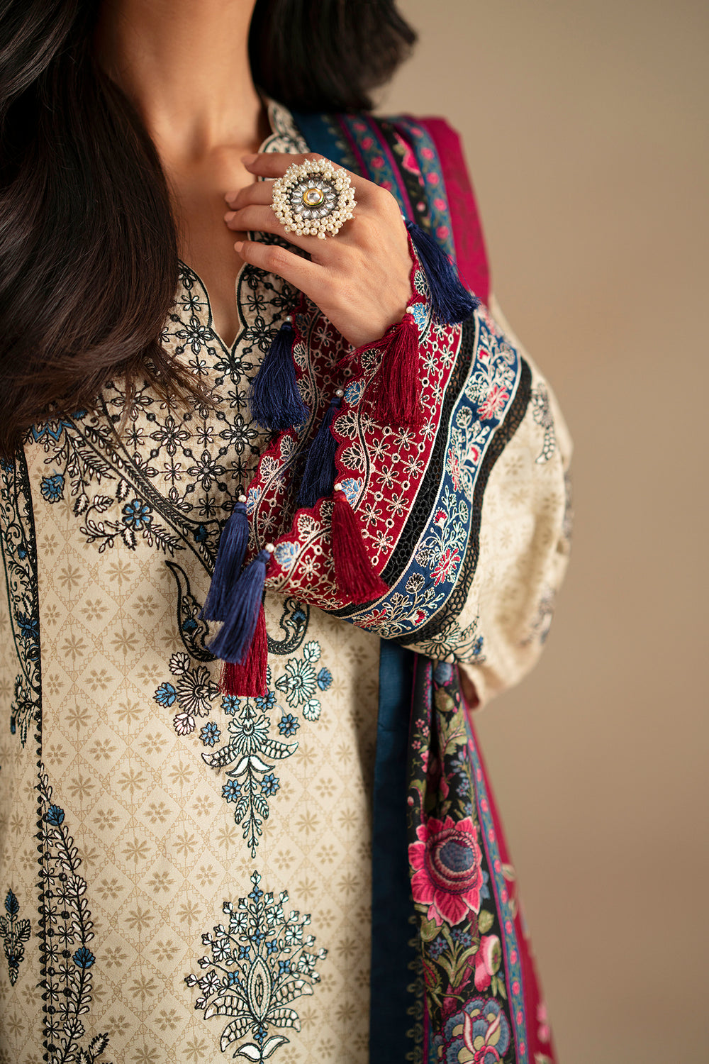 EMBROIDERED SUIT (E0797/203/112)