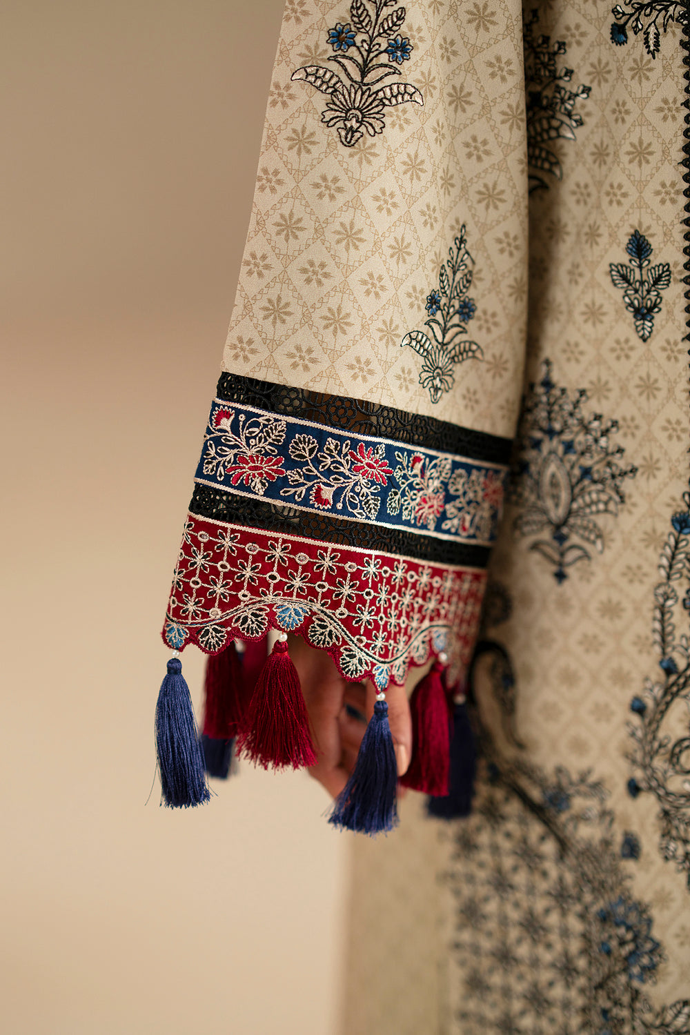 EMBROIDERED SUIT (E0797/203/112)