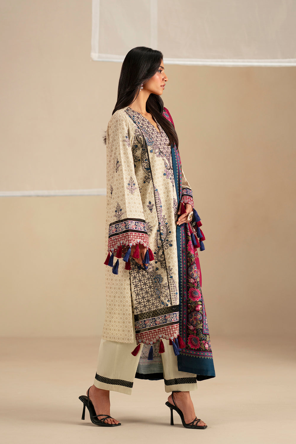 EMBROIDERED SUIT (E0797/203/112)