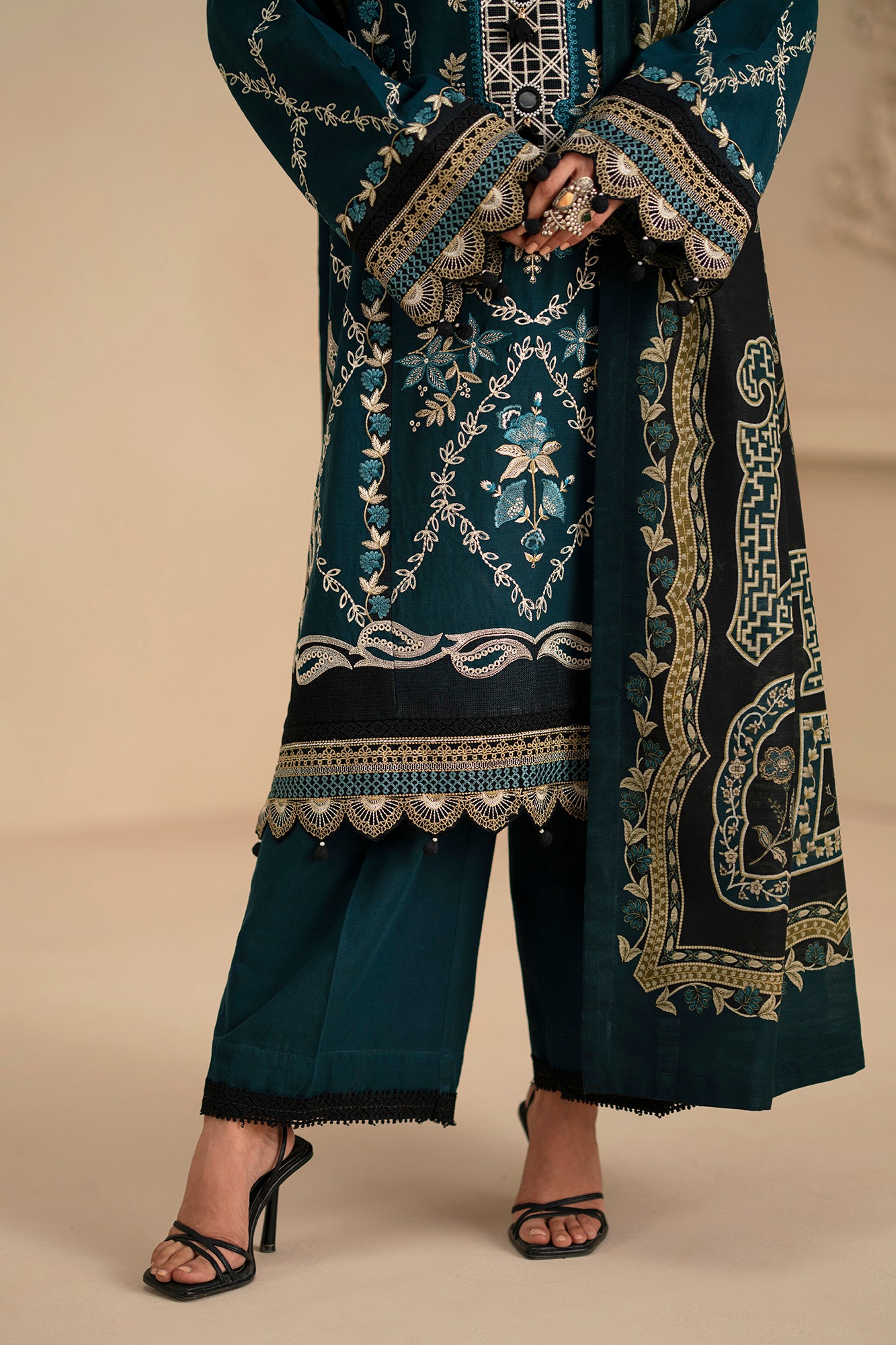 EMBROIDERED SUIT (E0799/203/711)