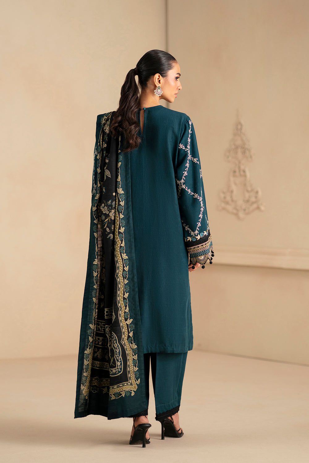 EMBROIDERED SUIT (E0799/203/711)