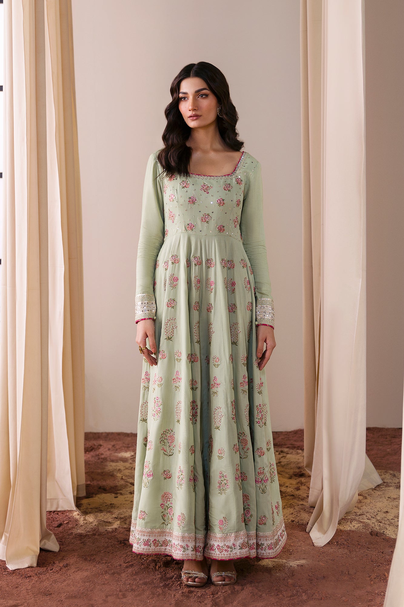 EMBROIDERED PISHWAS (E0800/104/130)