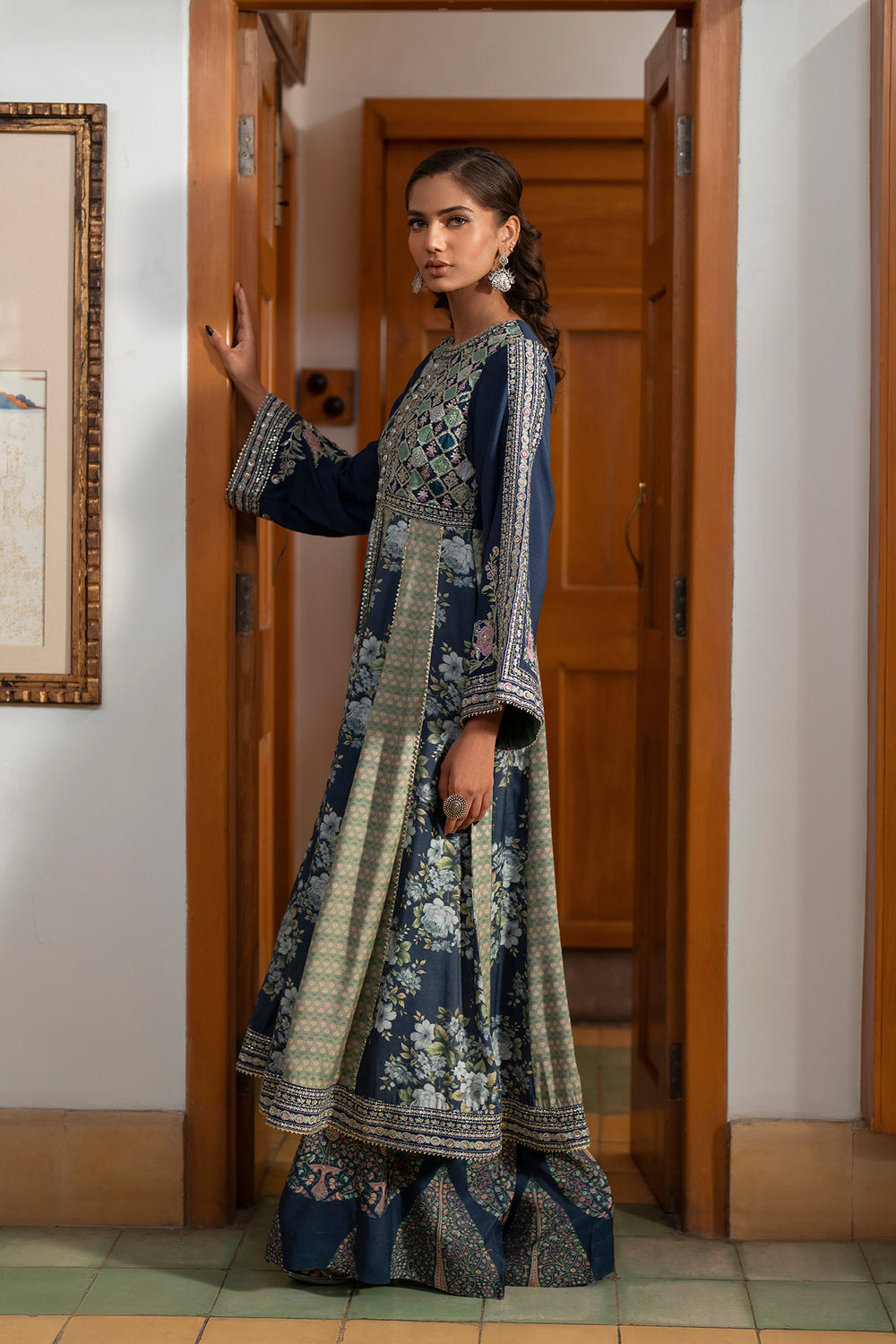 EMBROIDERED SUIT (E0804/104/603)