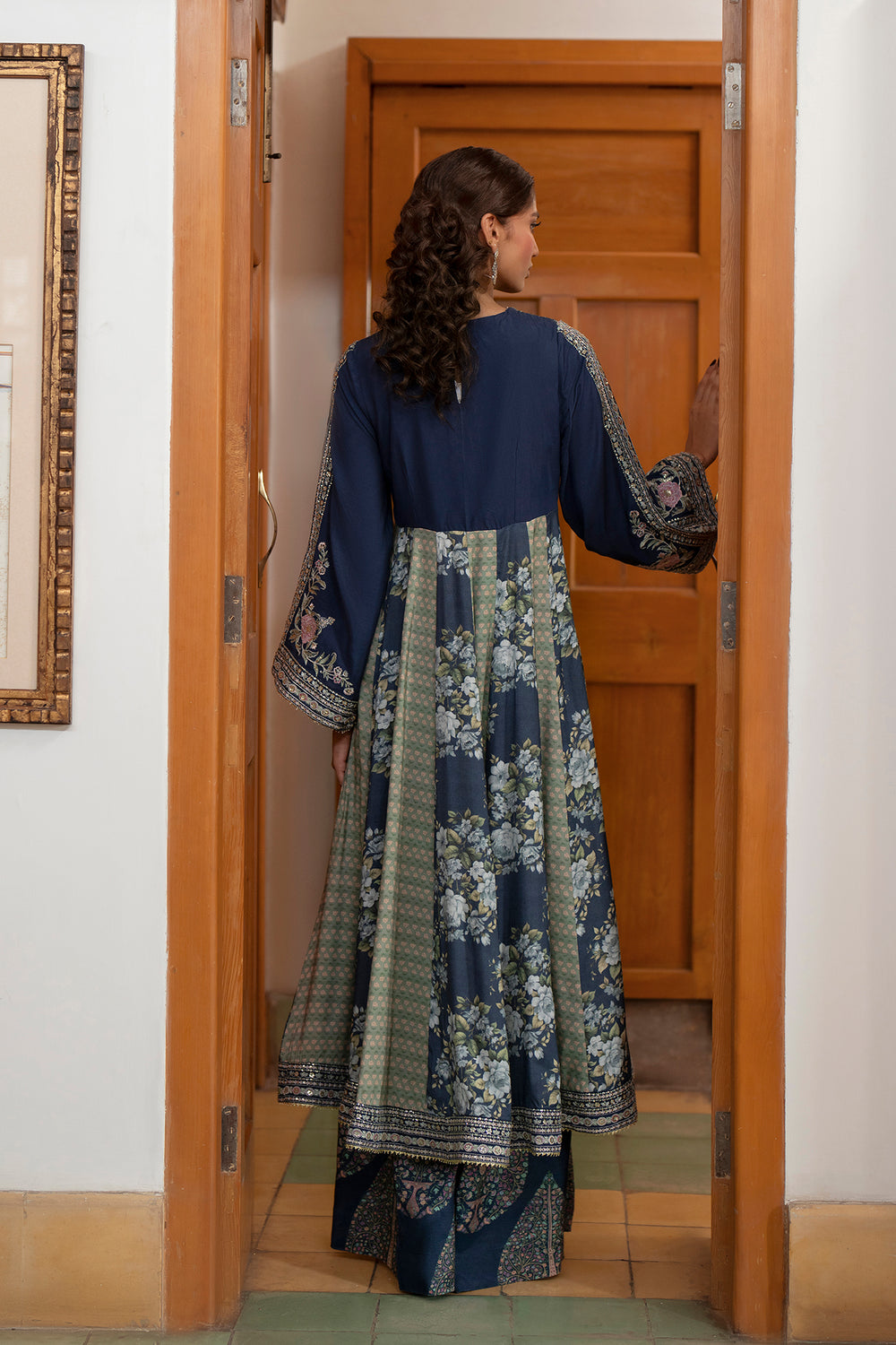 EMBROIDERED SUIT (E0804/104/603)