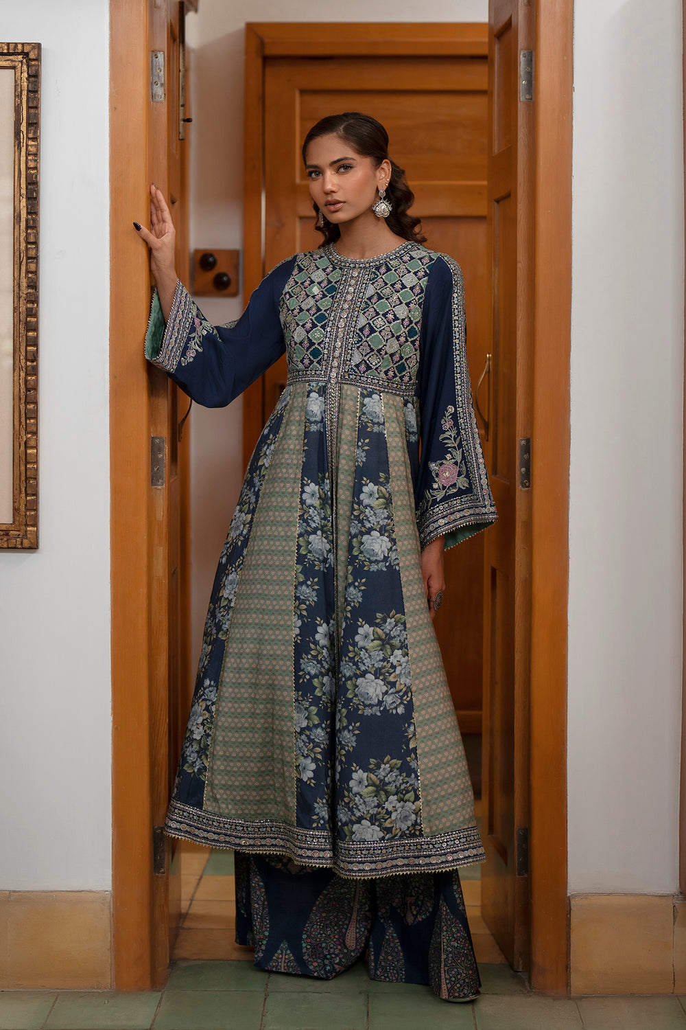 EMBROIDERED SUIT (E0804/104/603)