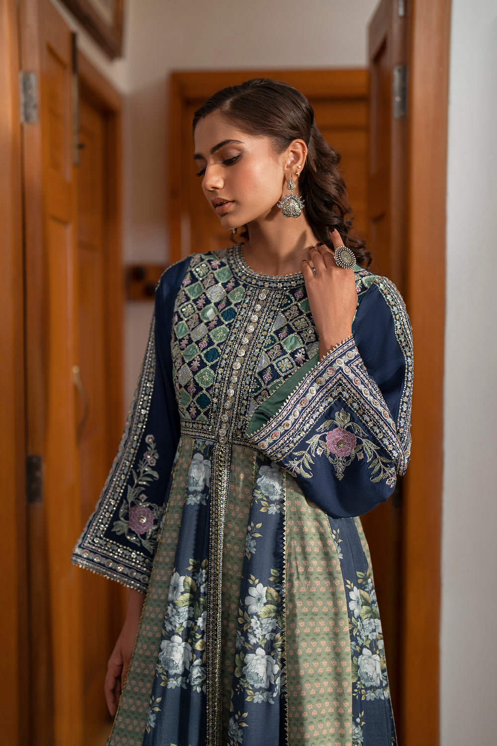 EMBROIDERED SUIT (E0804/104/603)