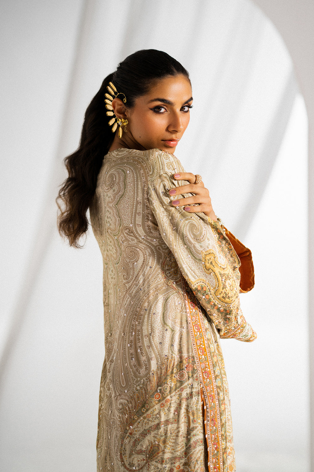 EMBROIDERED SUIT (E0810/104/112)