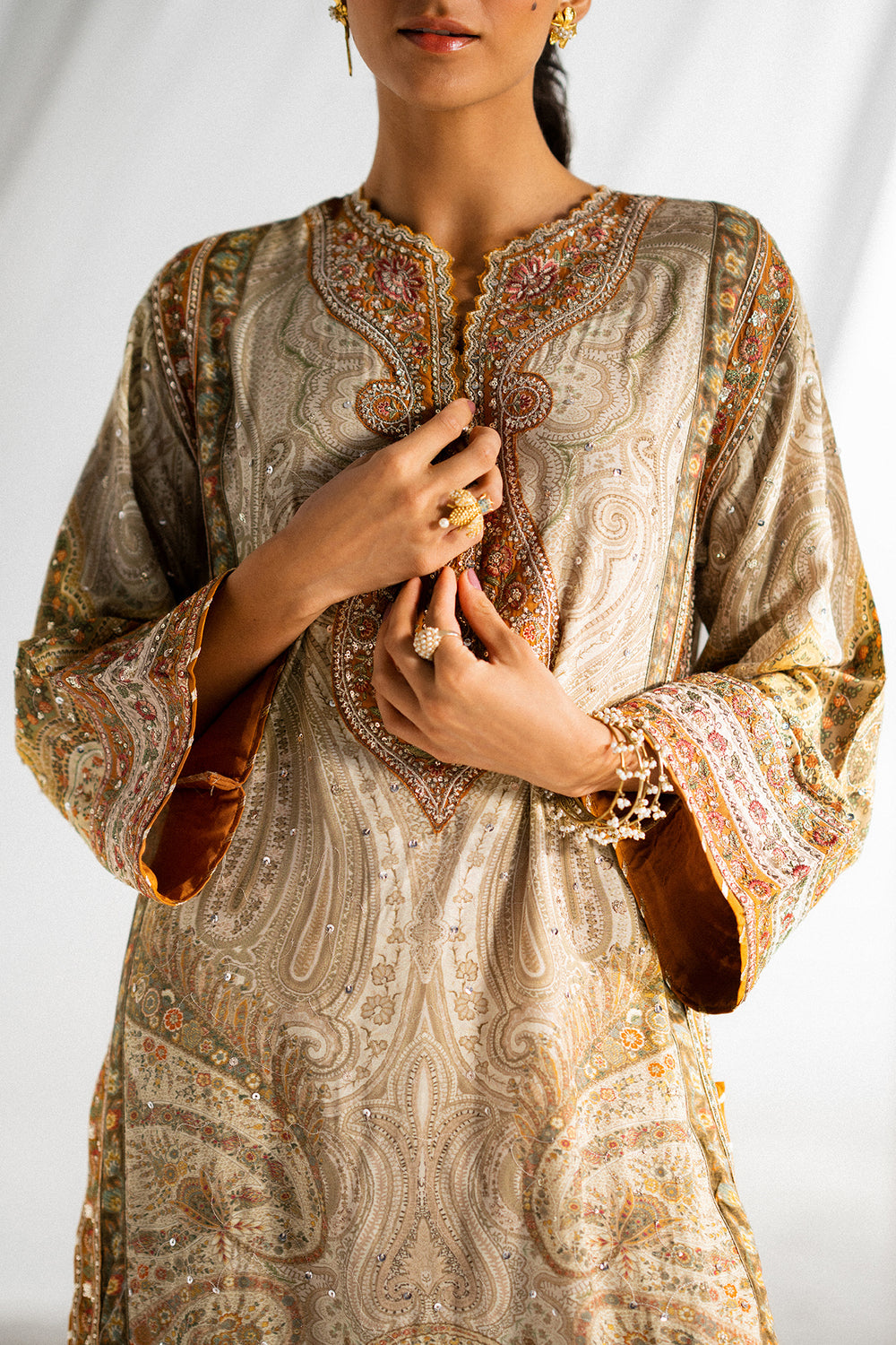 EMBROIDERED SUIT (E0810/104/112)