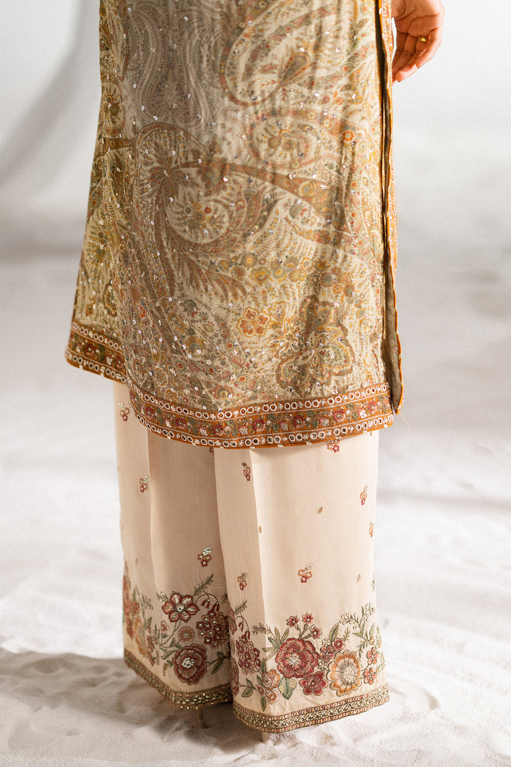 EMBROIDERED SUIT (E0810/104/112)