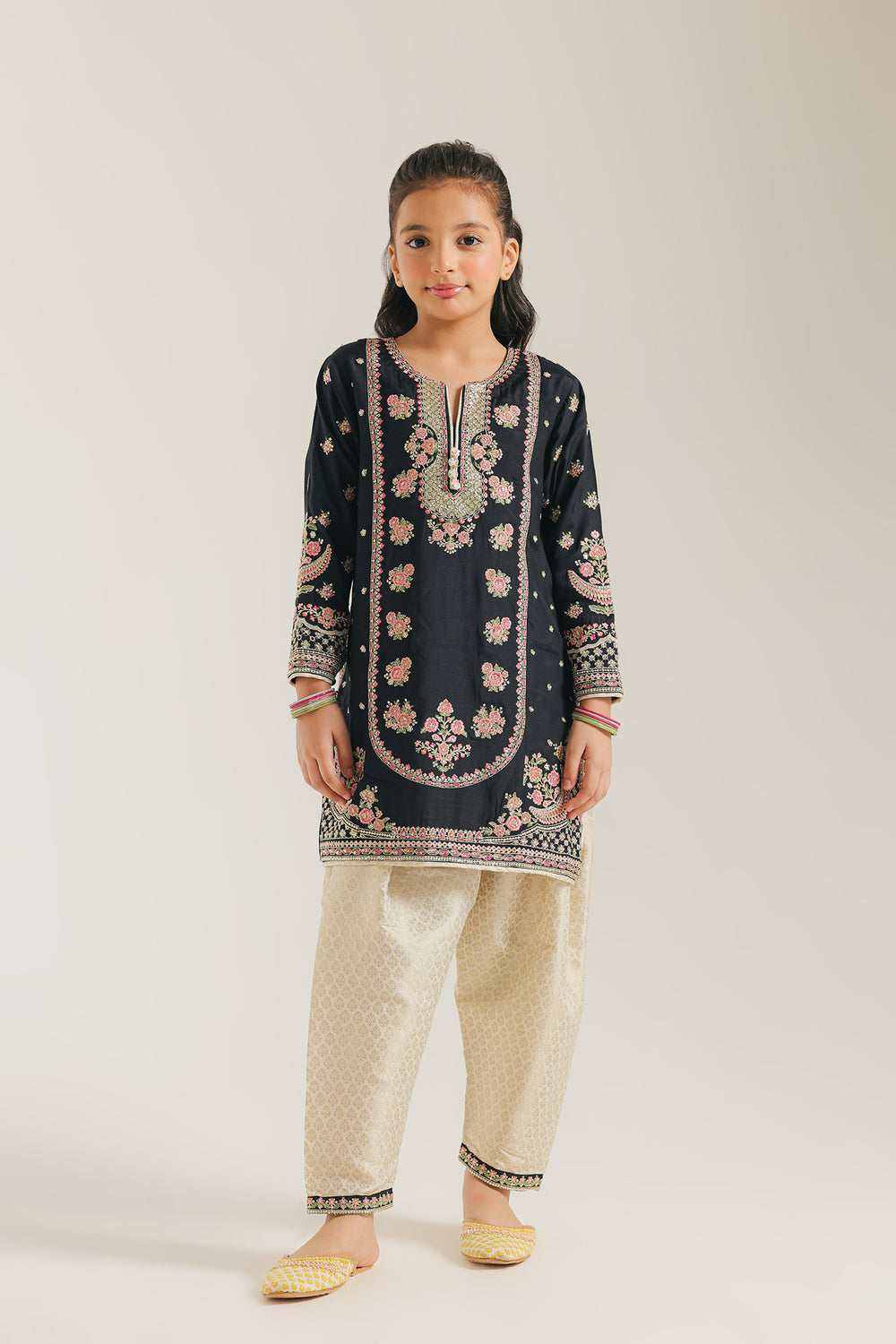 EMBROIDERED SUIT (E0810/404/902 E0810/304/902)