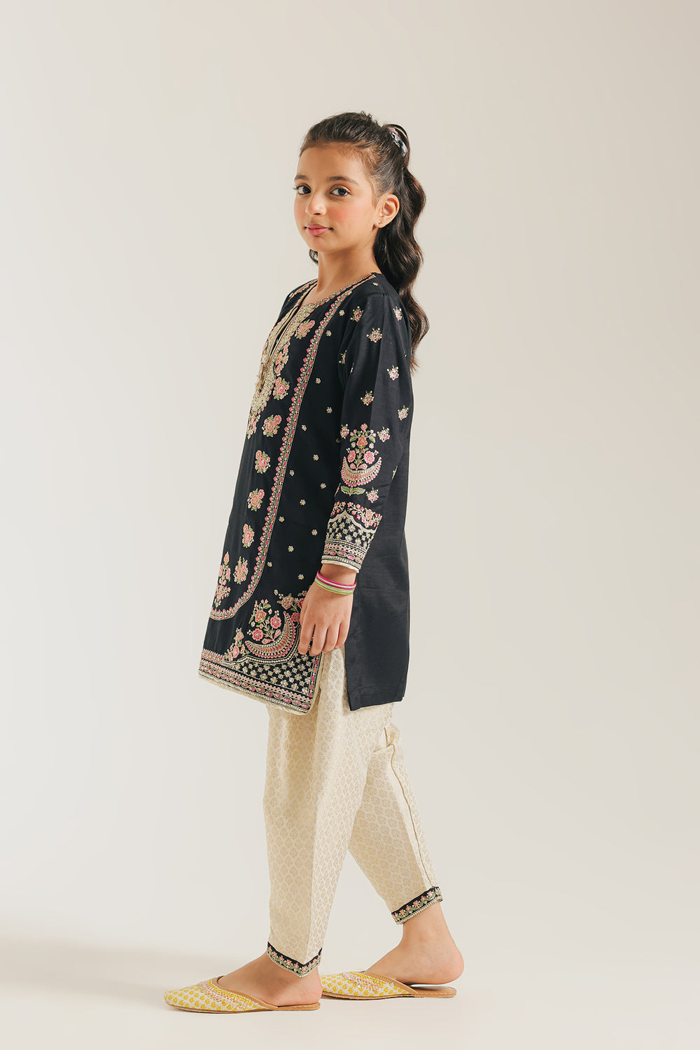 EMBROIDERED SUIT (E0810/404/902 E0810/304/902)