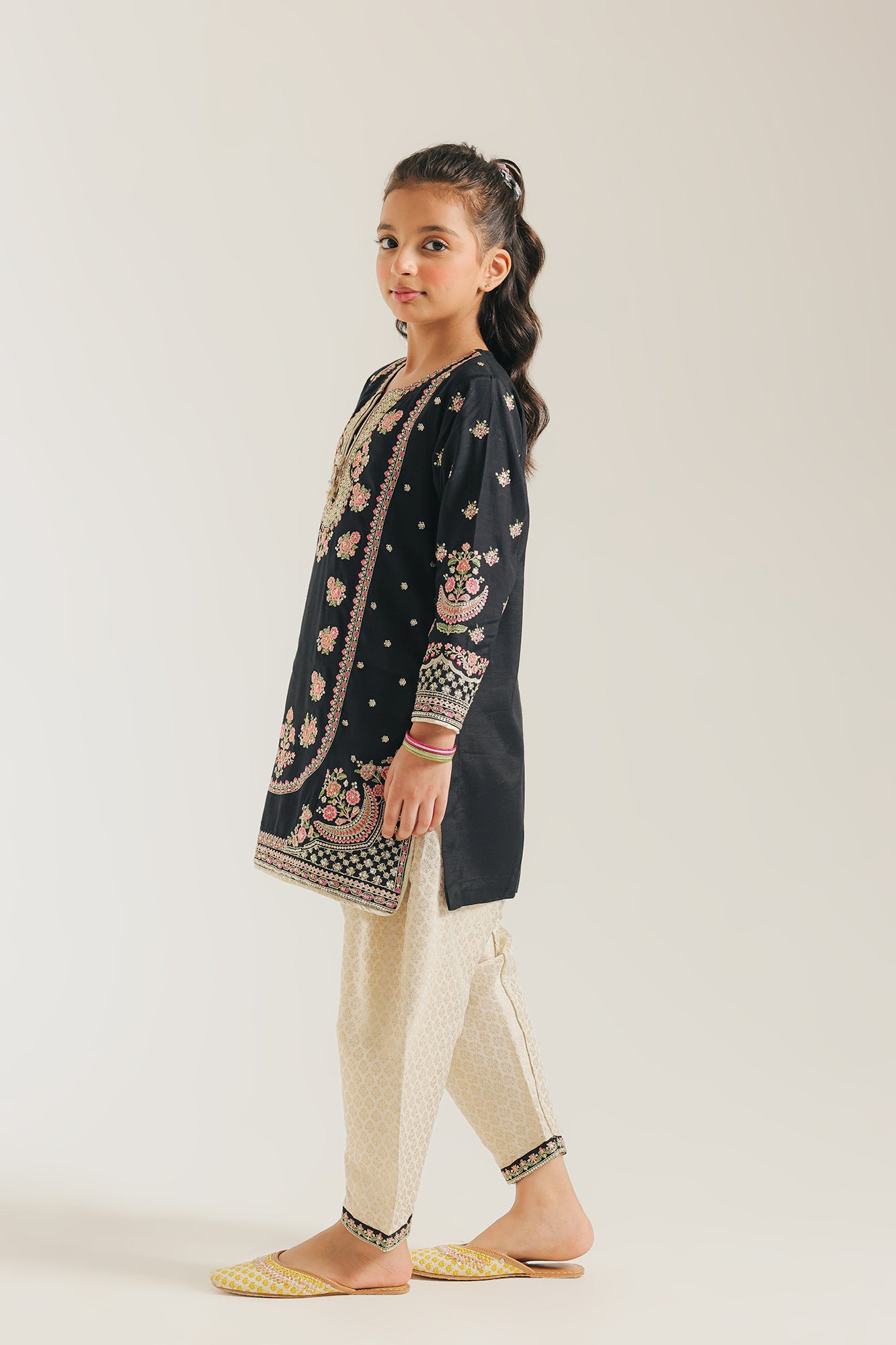 EMBROIDERED SUIT (E0810/404/902 E0810/304/902)