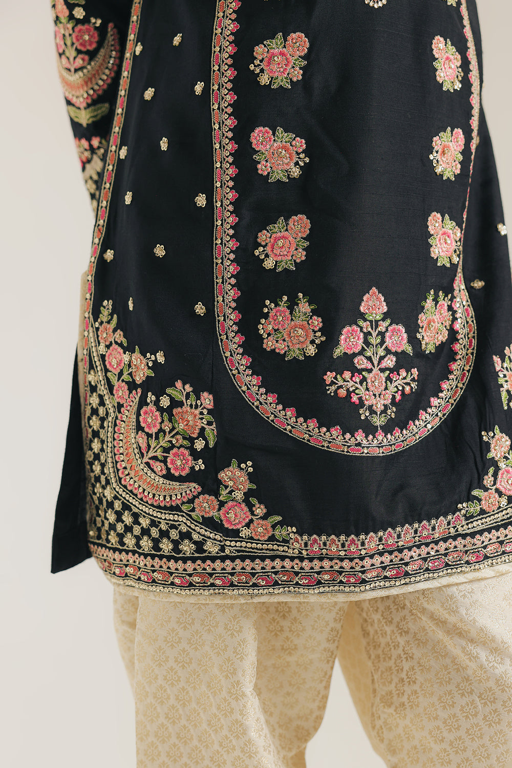 EMBROIDERED SUIT (E0810/404/902 E0810/304/902)