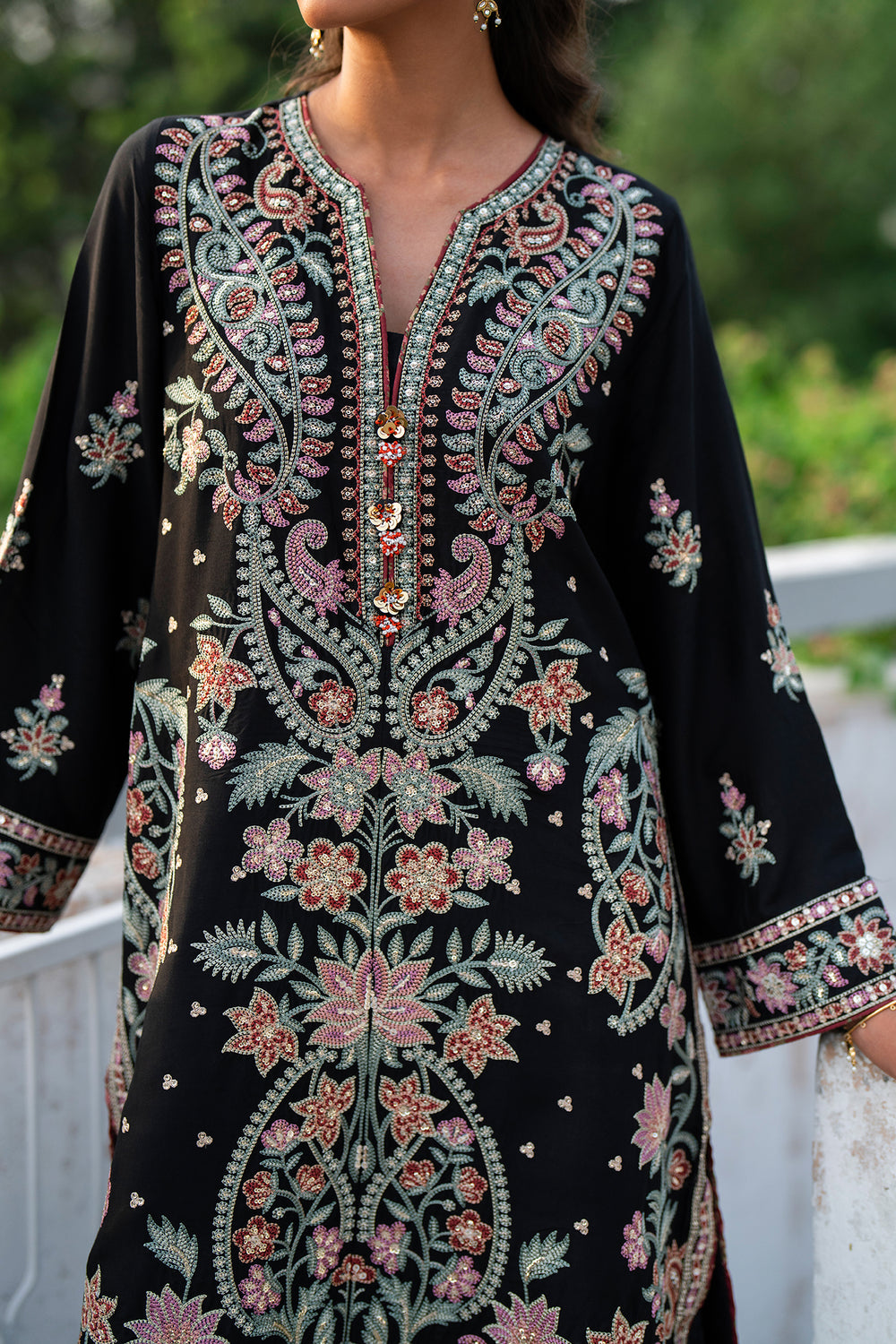 EMBROIDERED SUIT (E0819/104/902)