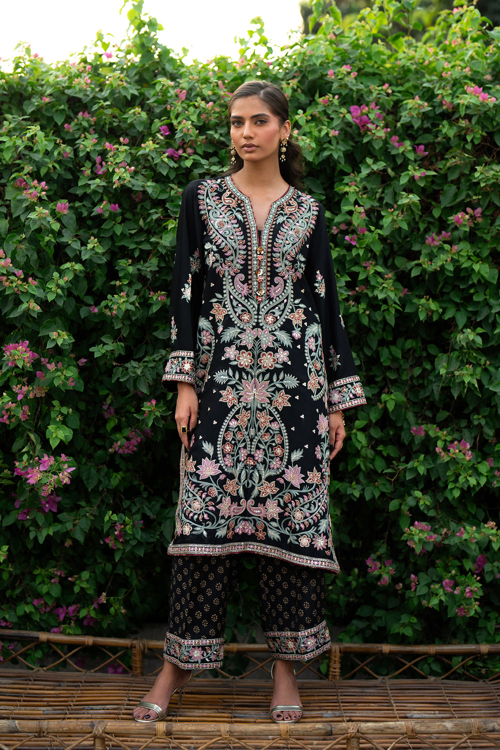 EMBROIDERED SUIT (E0819/104/902)