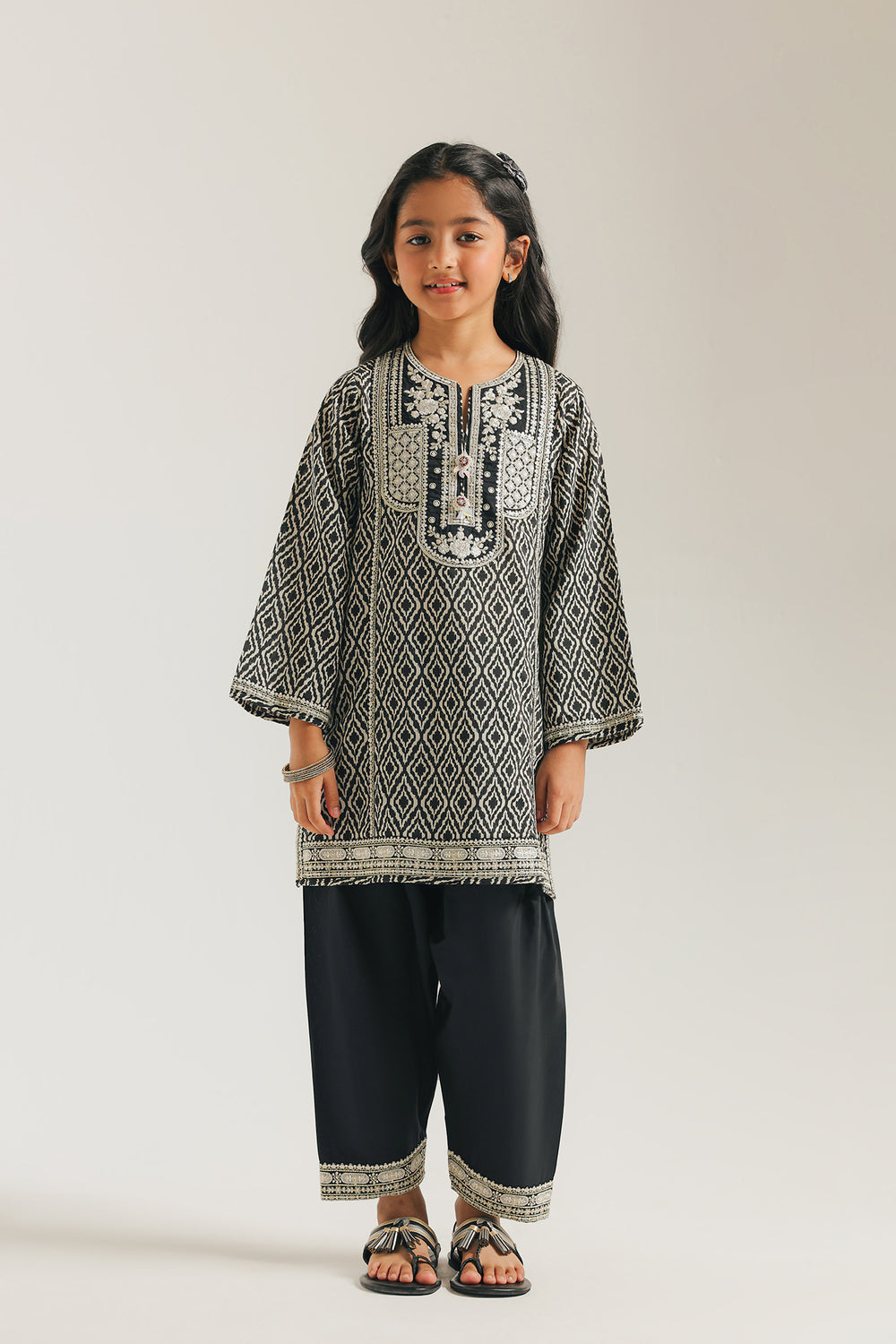 EMBROIDERED SUIT (E0861/404/902 E0861/304/902)