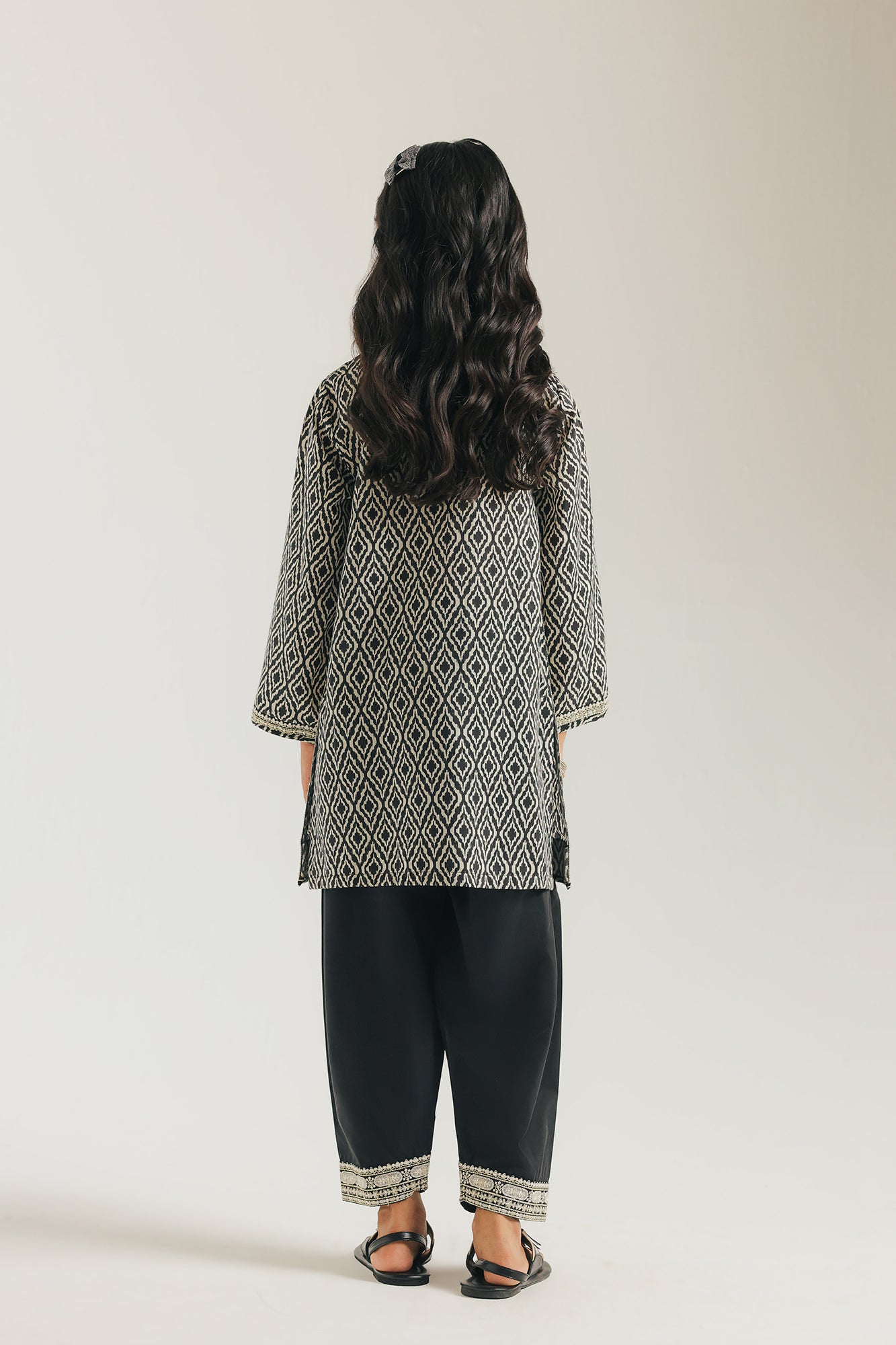 EMBROIDERED SUIT (E0861/404/902 E0861/304/902)