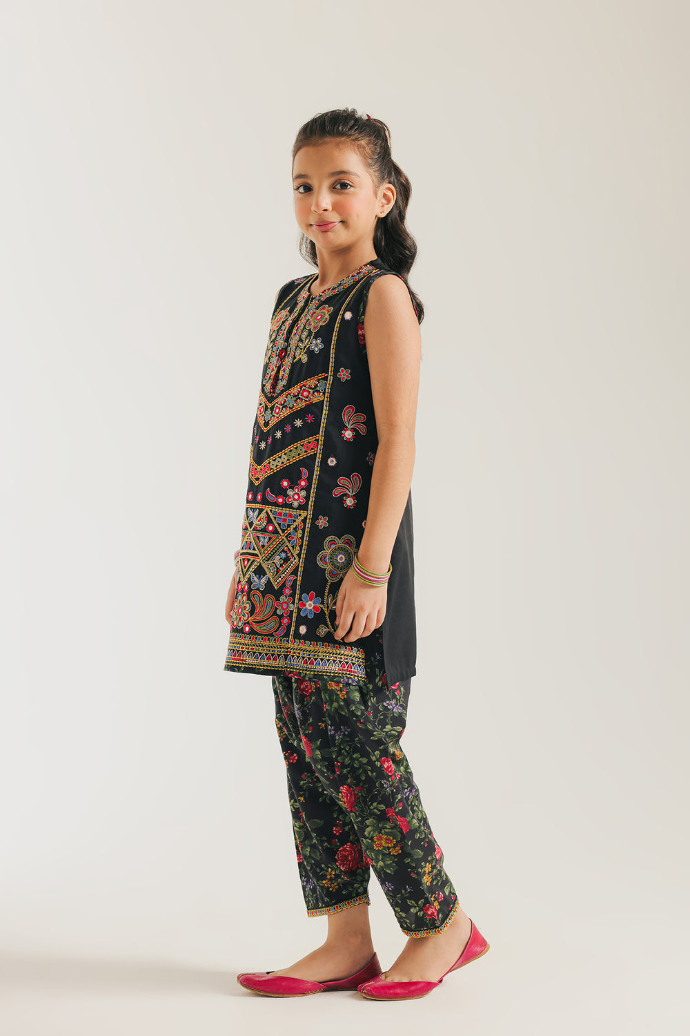 EMBROIDERED SUIT (E0864/404/902 E0864/304/902)