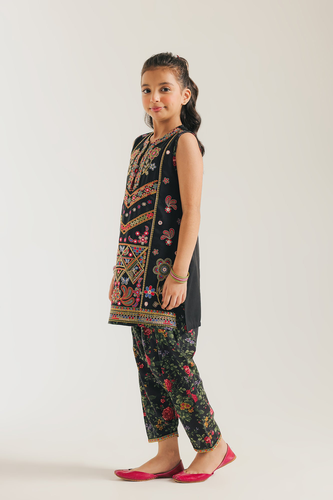 EMBROIDERED SUIT (E0864/404/902 E0864/304/902)