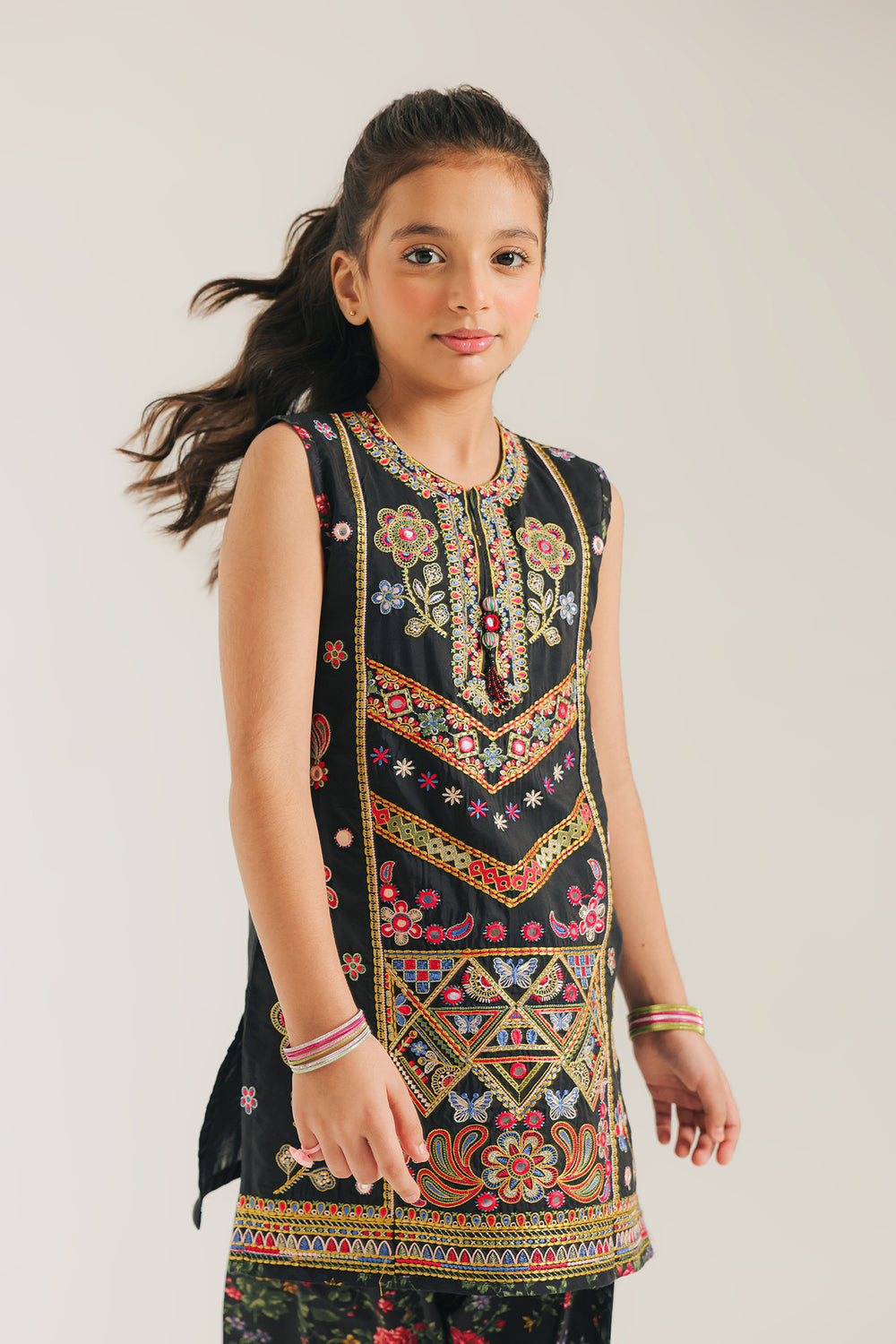 EMBROIDERED SUIT (E0864/404/902 E0864/304/902)