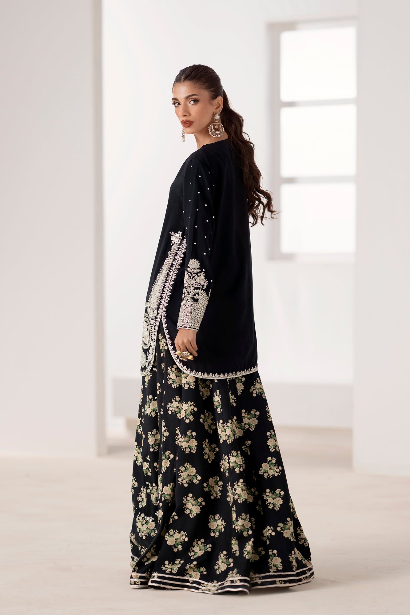 EMBROIDERED SUIT (E0932/104/902)